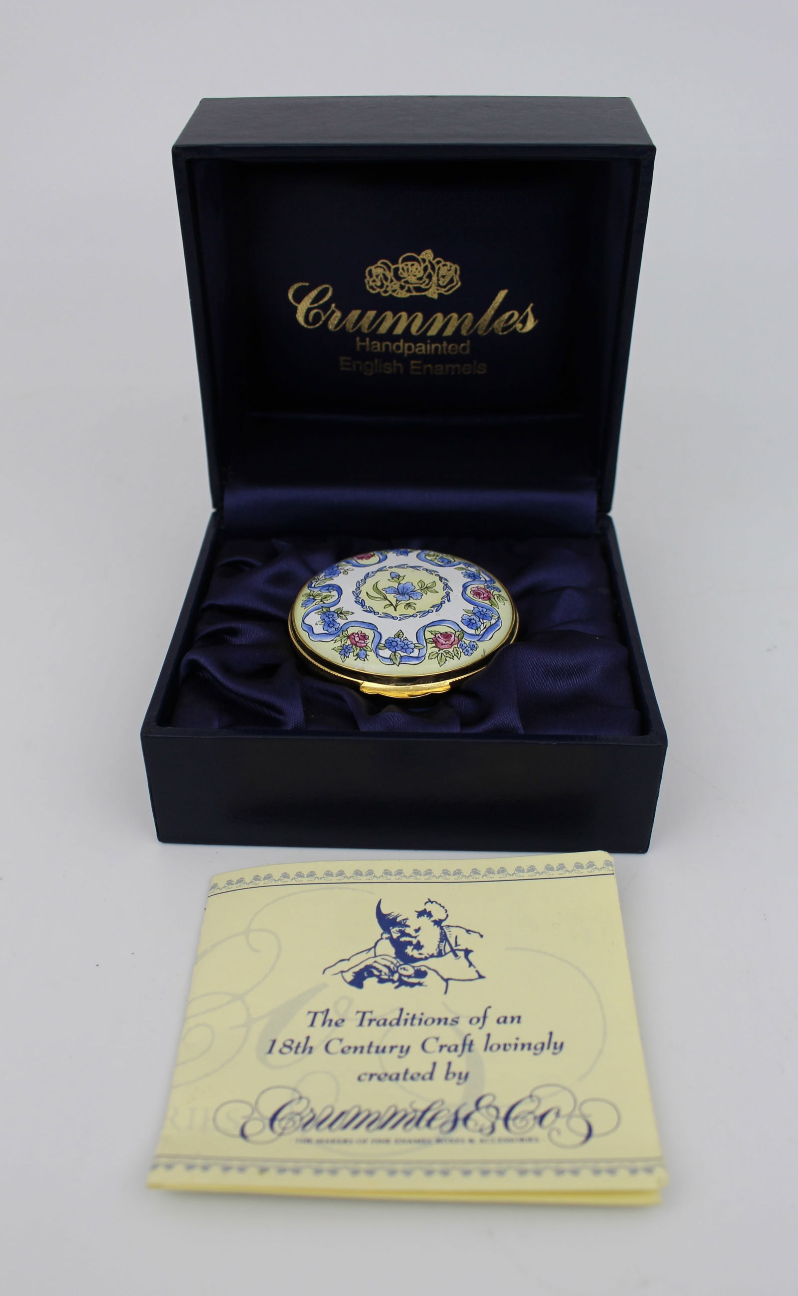 Fine Crummles Hand-Painted Enamel Box with Original Presentation Case: Title: Fine Crummles Hand-Painted Enamel Box with Original Presentation Case Description: Fine Crummles Hand-Painted Enamel Box with Original Presentation Case A fine quality English enamel