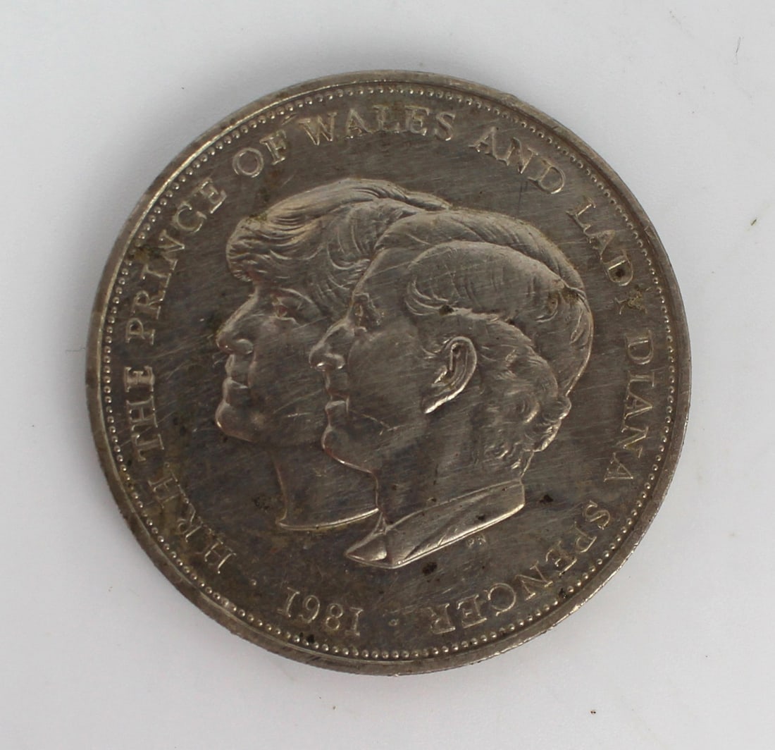 Prince of Wales & Lady Diana Spencer 1981 Coin - 2