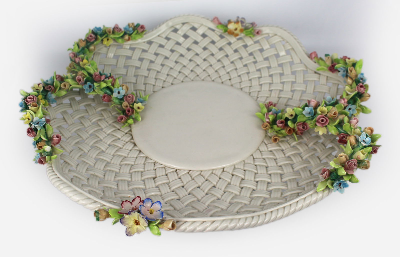 Vintage Italian Museo di Capodimonte Floral Lattice Basket Centrepiece - 10