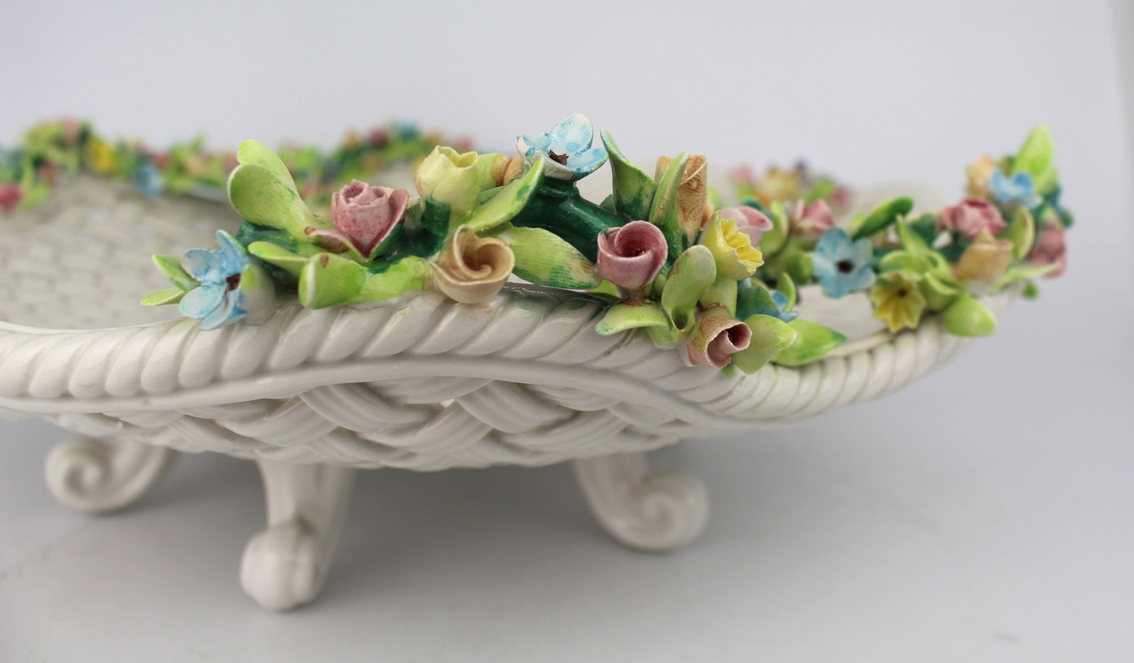 Vintage Italian Museo di Capodimonte Floral Lattice Basket Centrepiece - 11