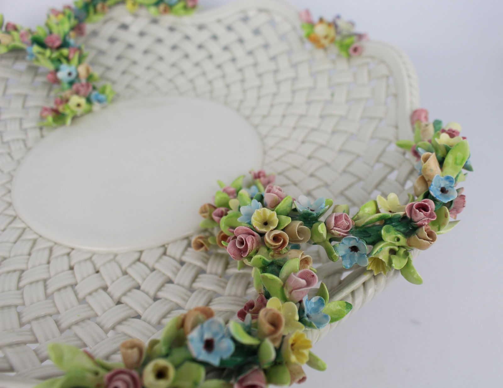 Vintage Italian Museo di Capodimonte Floral Lattice Basket Centrepiece - 12