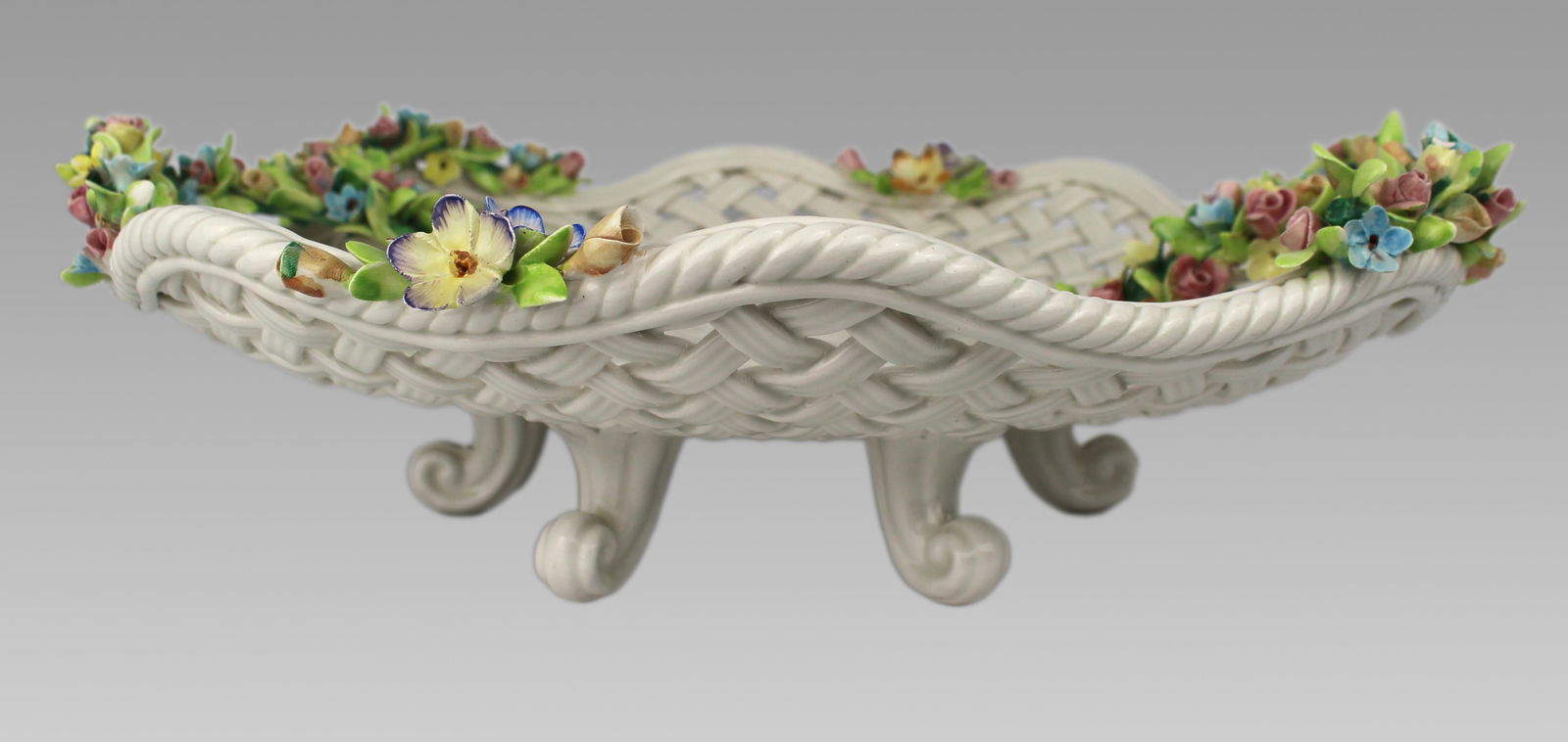 Vintage Italian Museo di Capodimonte Floral Lattice Basket Centrepiece - 8
