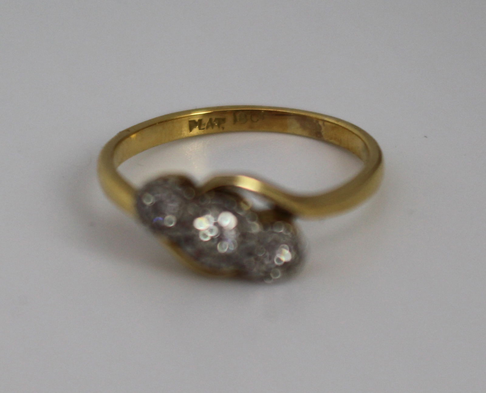 Vintage Diamond Three Stone 18ct Gold Ring - 3