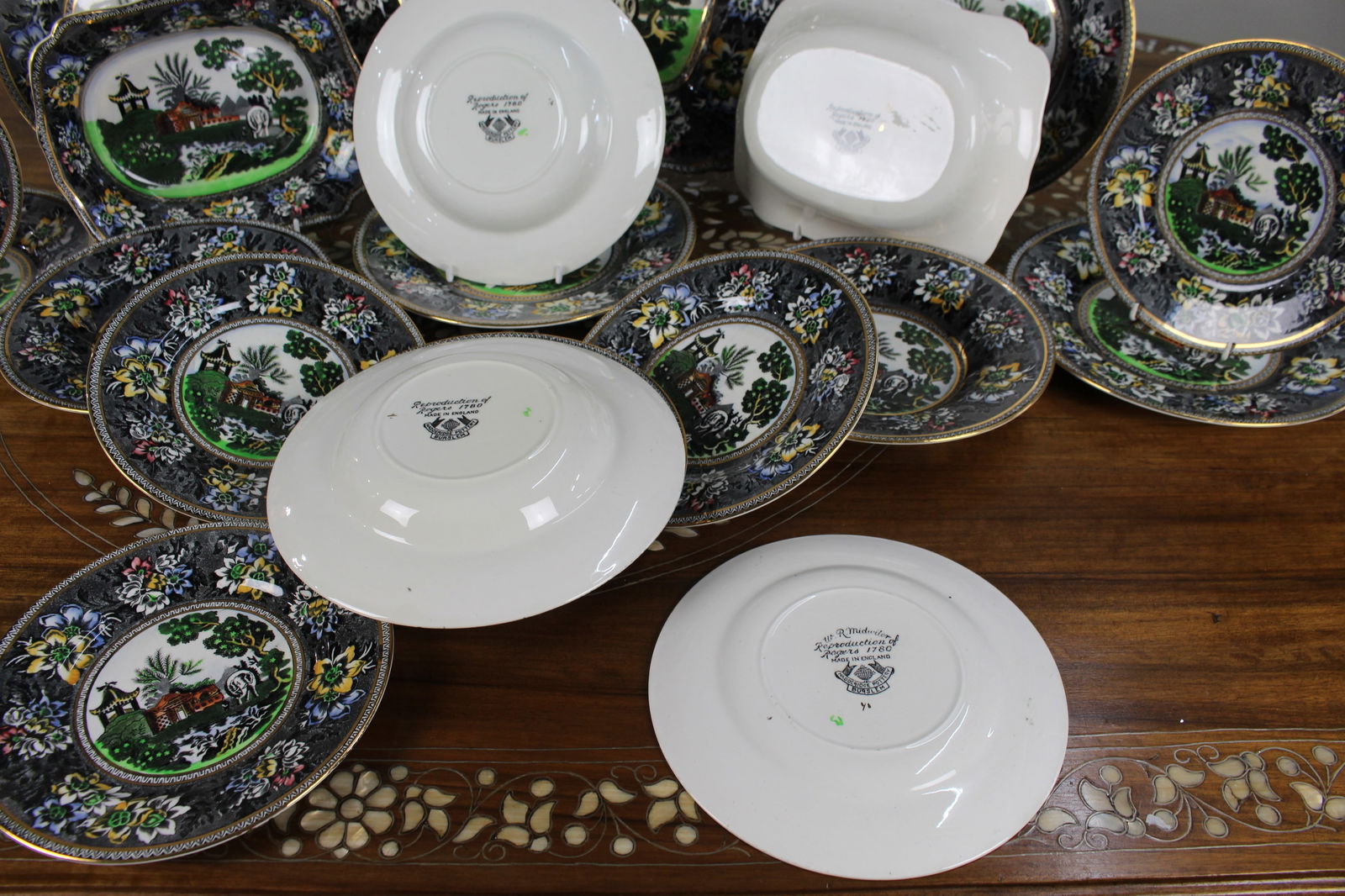 Hatterbridge Pottery Chinoiseries Rogers 20-Piece Dinner Service - 7