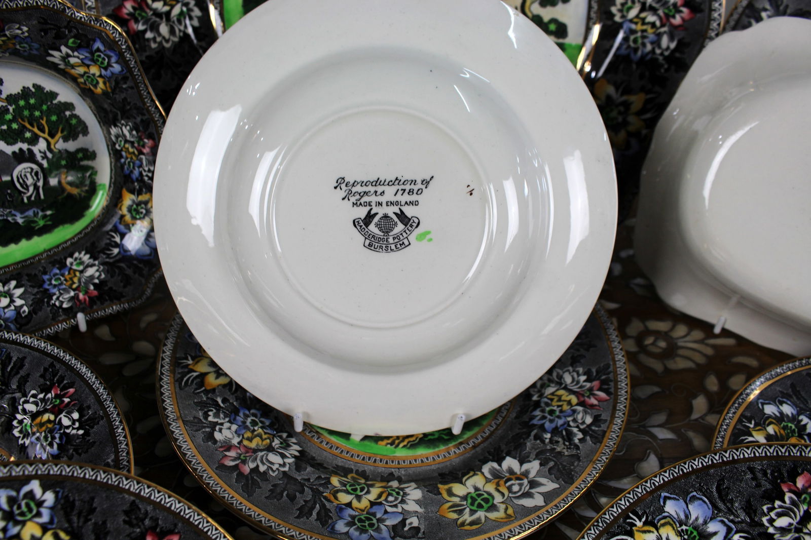 Hatterbridge Pottery Chinoiseries Rogers 20-Piece Dinner Service - 8