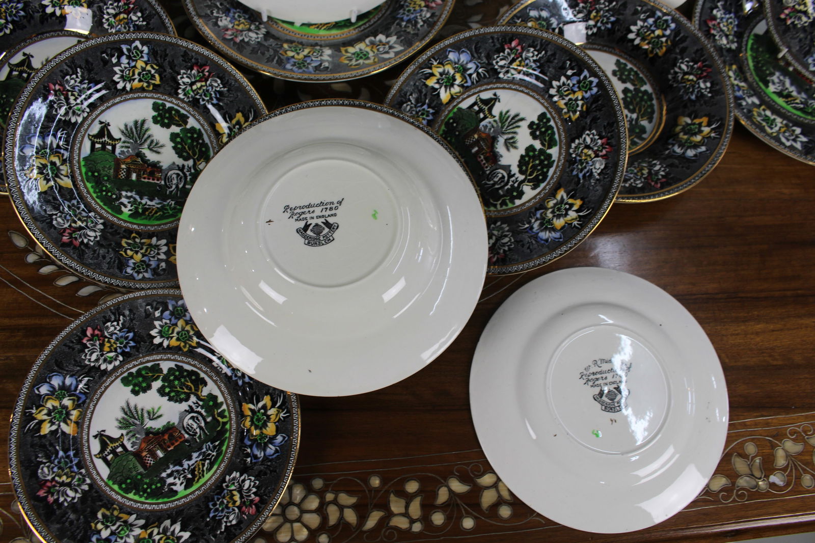 Hatterbridge Pottery Chinoiseries Rogers 20-Piece Dinner Service - 9