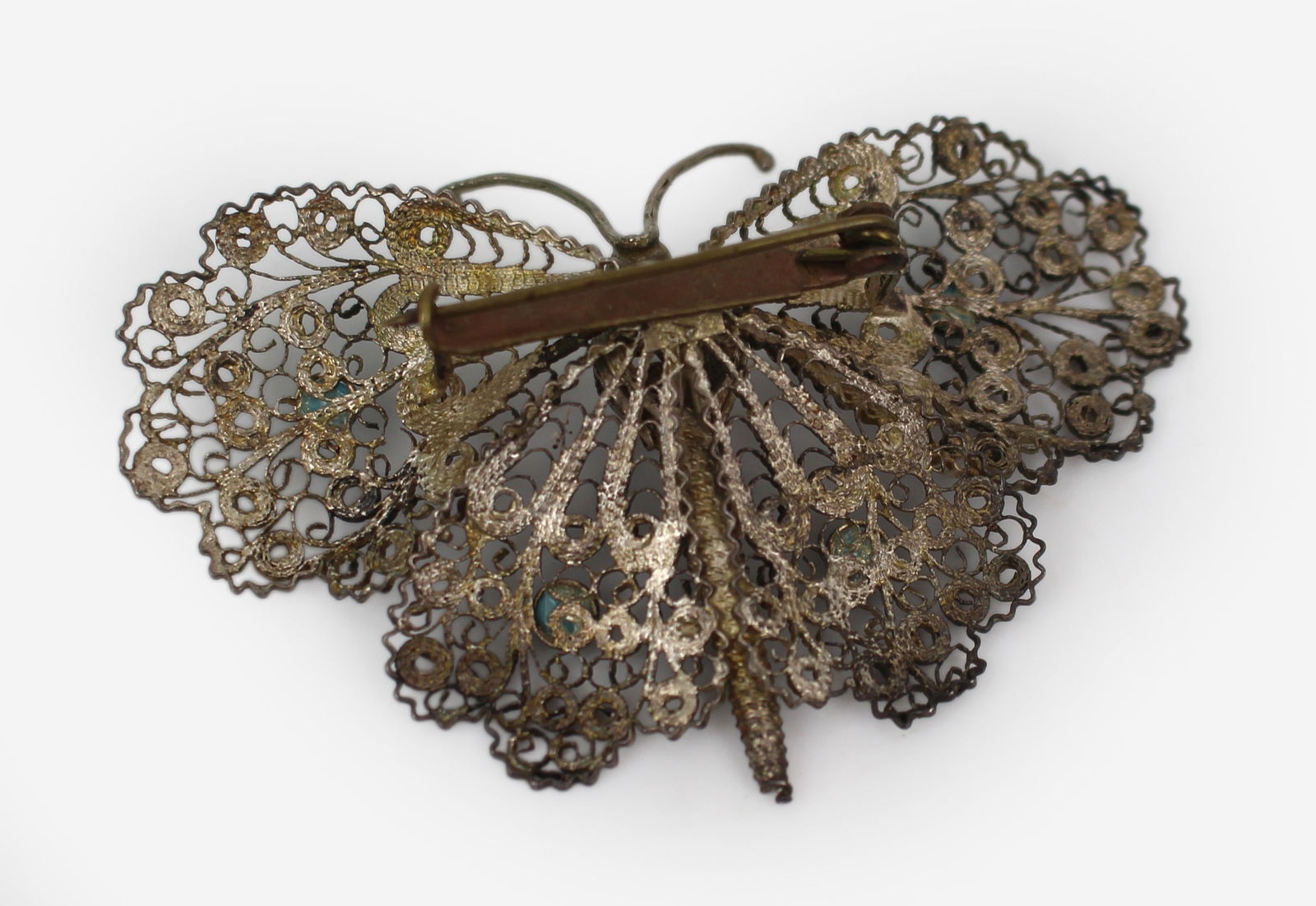 Early 20th Century Silver Filigree Butterfly Brooch with Turquoise Cabochons - 4