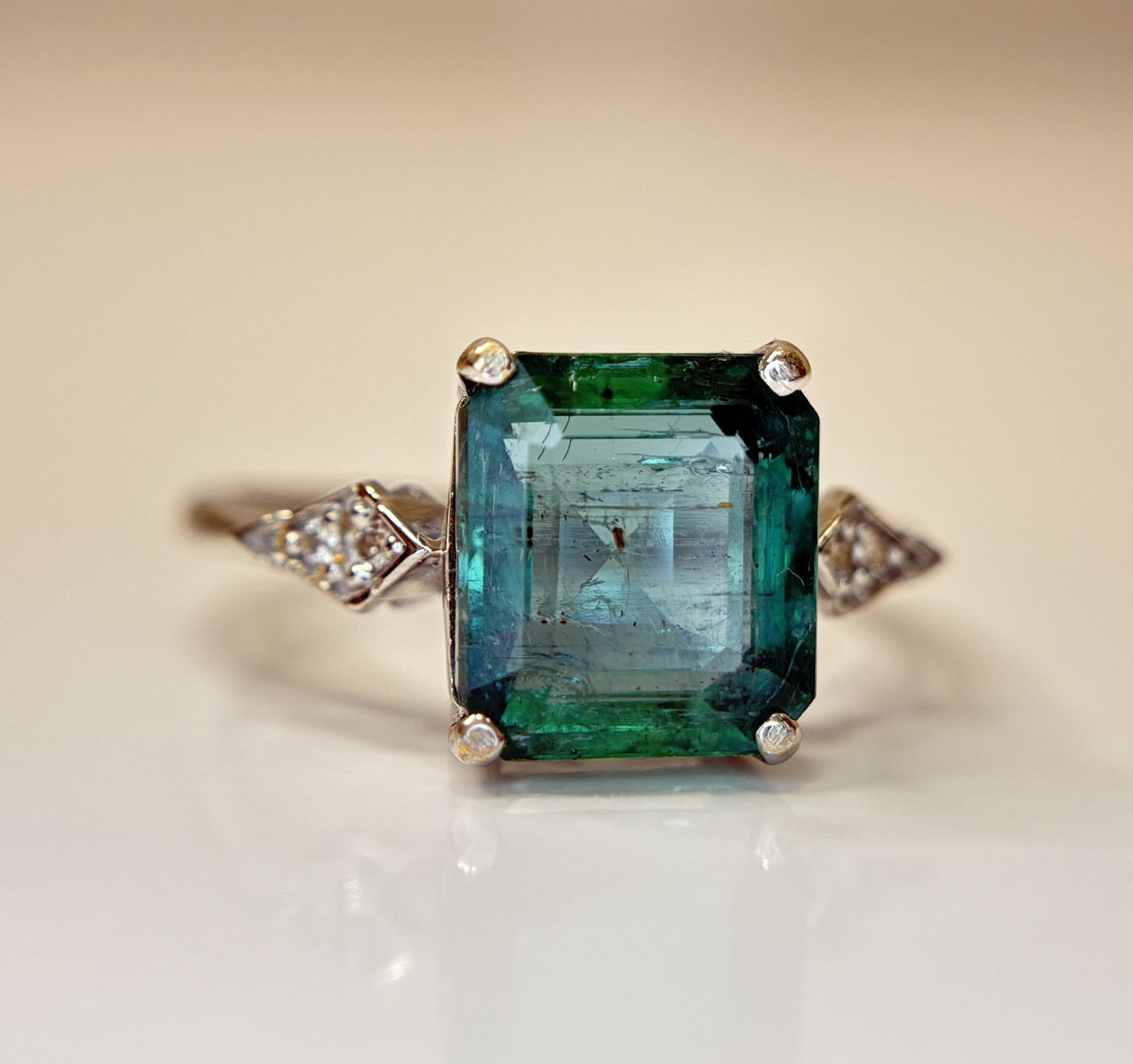 Beautiful 3.04 CT Natural Emerald With Natural Diamonds & 18k Gold - 2