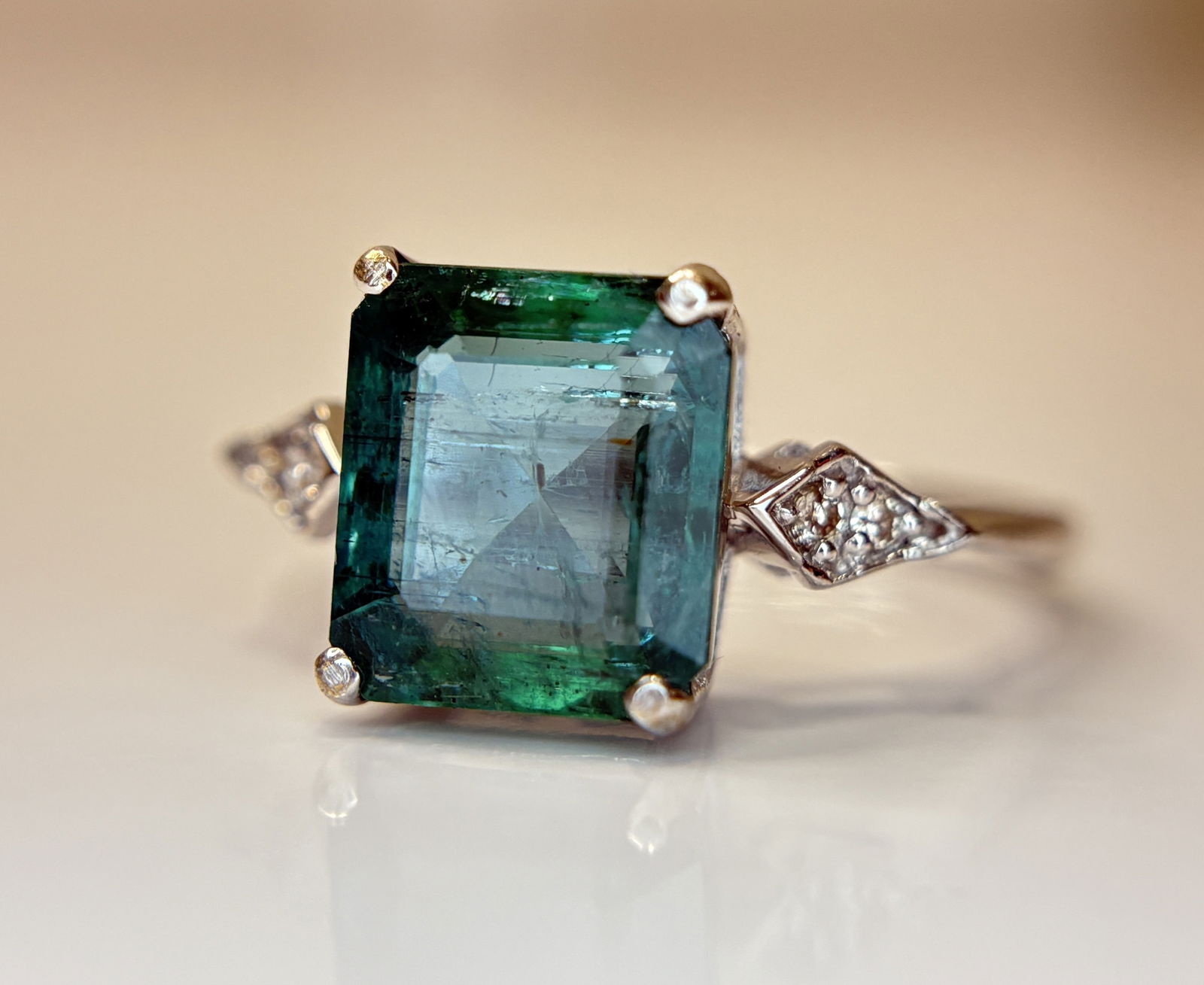 Beautiful 3.04 CT Natural Emerald With Natural Diamonds & 18k Gold - 3