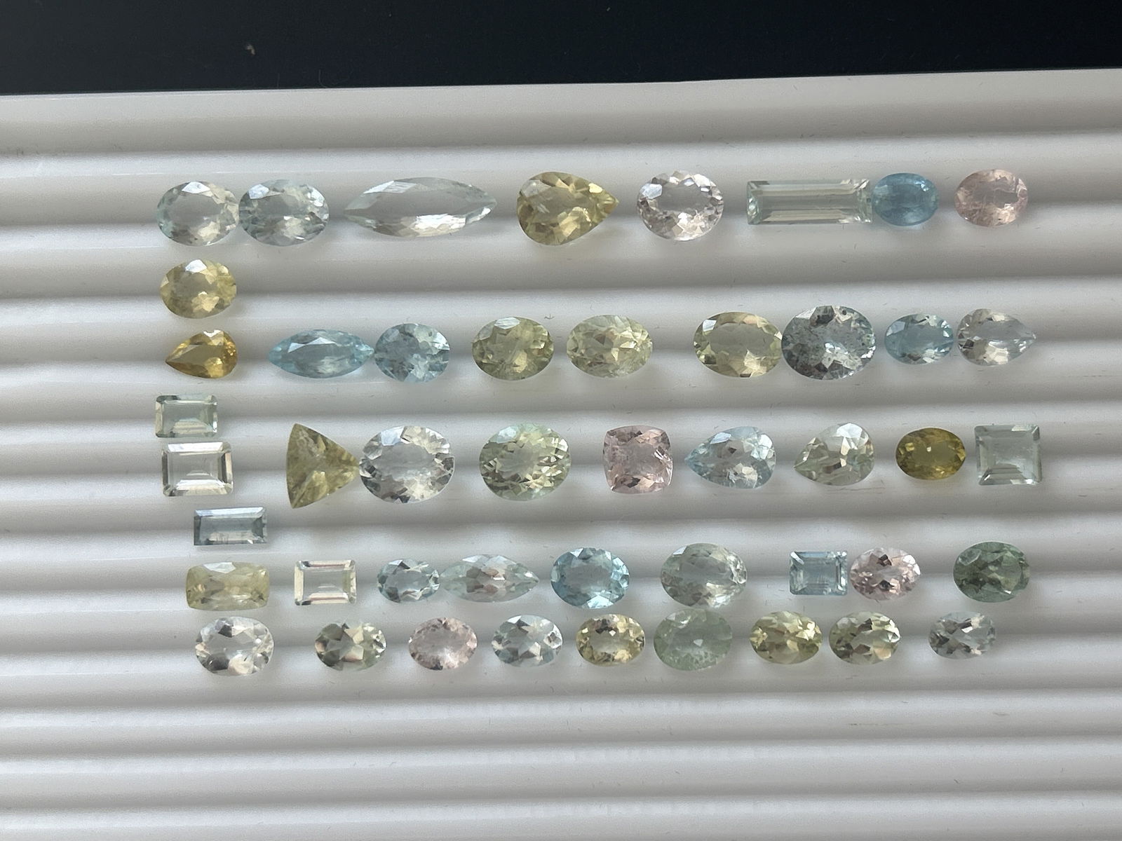 77.05ct Natural Blue and Green Aquamarine and Pink Morganite: Title: 77.05ct Natural Blue and Green Aquamarine and Pink Morganite Description: 77.05ct Natural Blue and Green Aquamarine and Pink Morganite Ideal for rings, earrings, neck