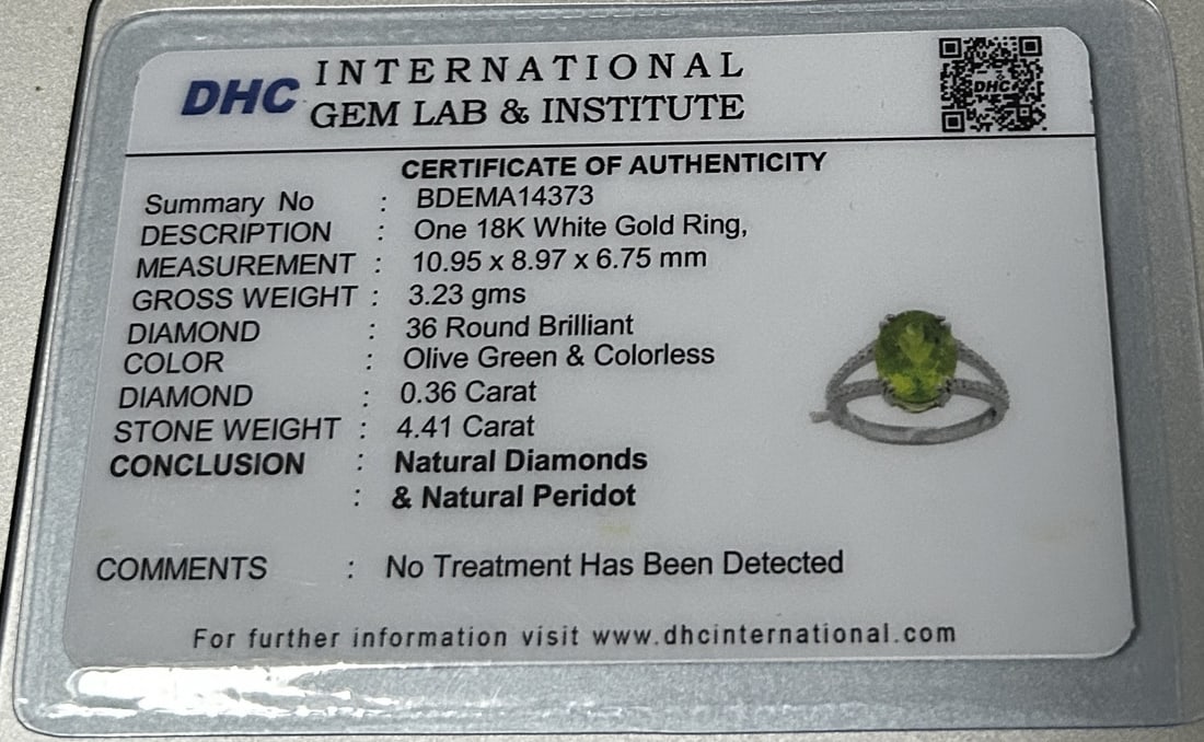 Beautiful 4.41 CT Natural Peridot With Natural Diamonds & 18k Gold - 10