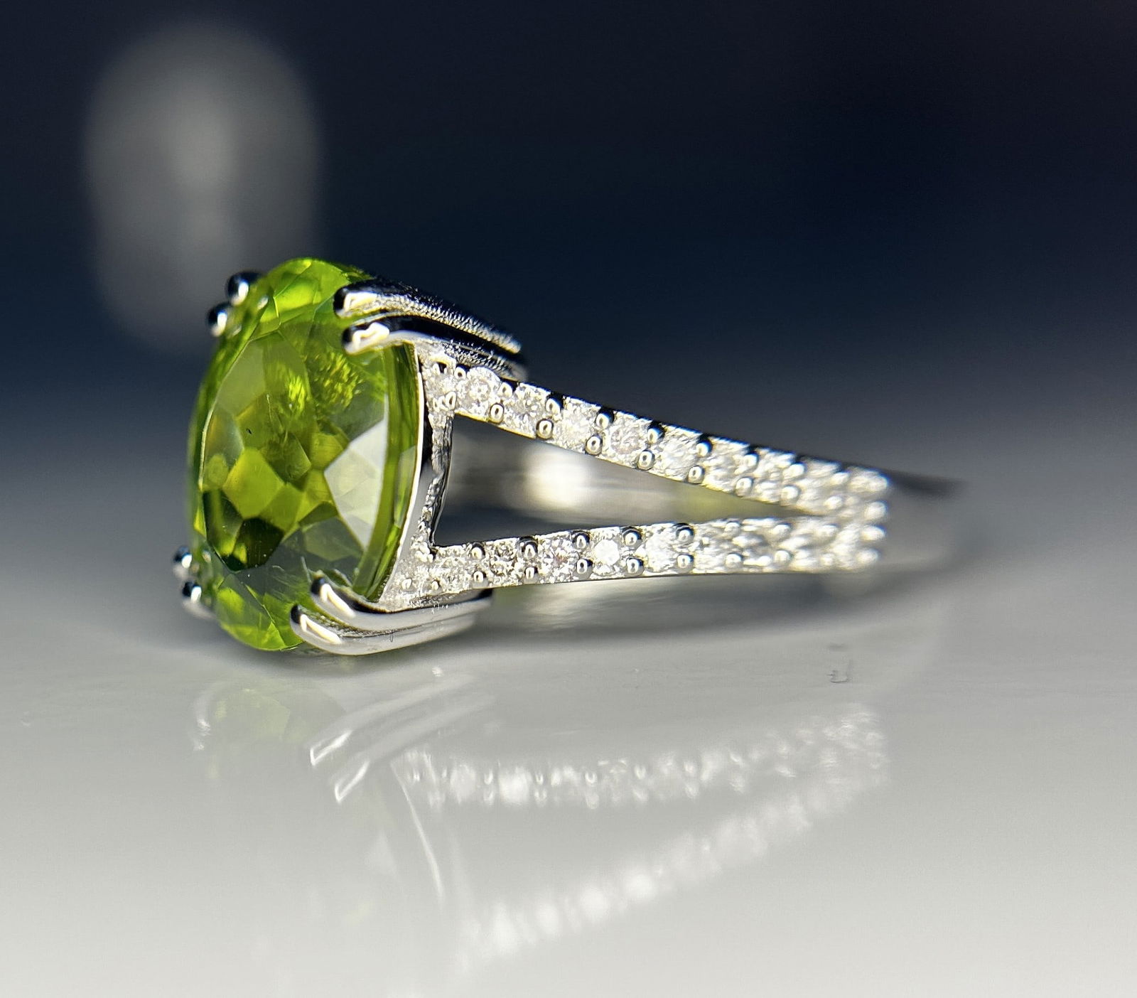 Beautiful 4.41 CT Natural Peridot With Natural Diamonds & 18k Gold - 5