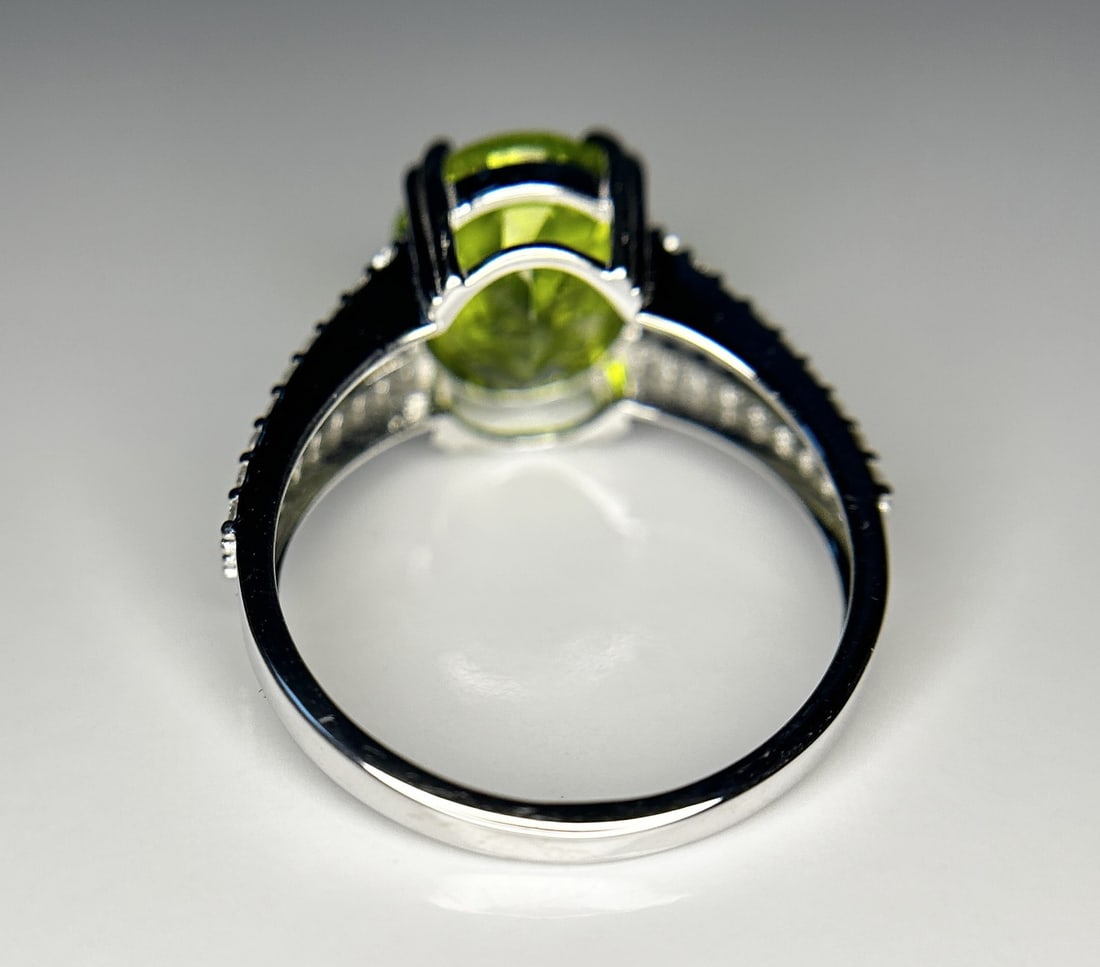 Beautiful 4.41 CT Natural Peridot With Natural Diamonds & 18k Gold - 7
