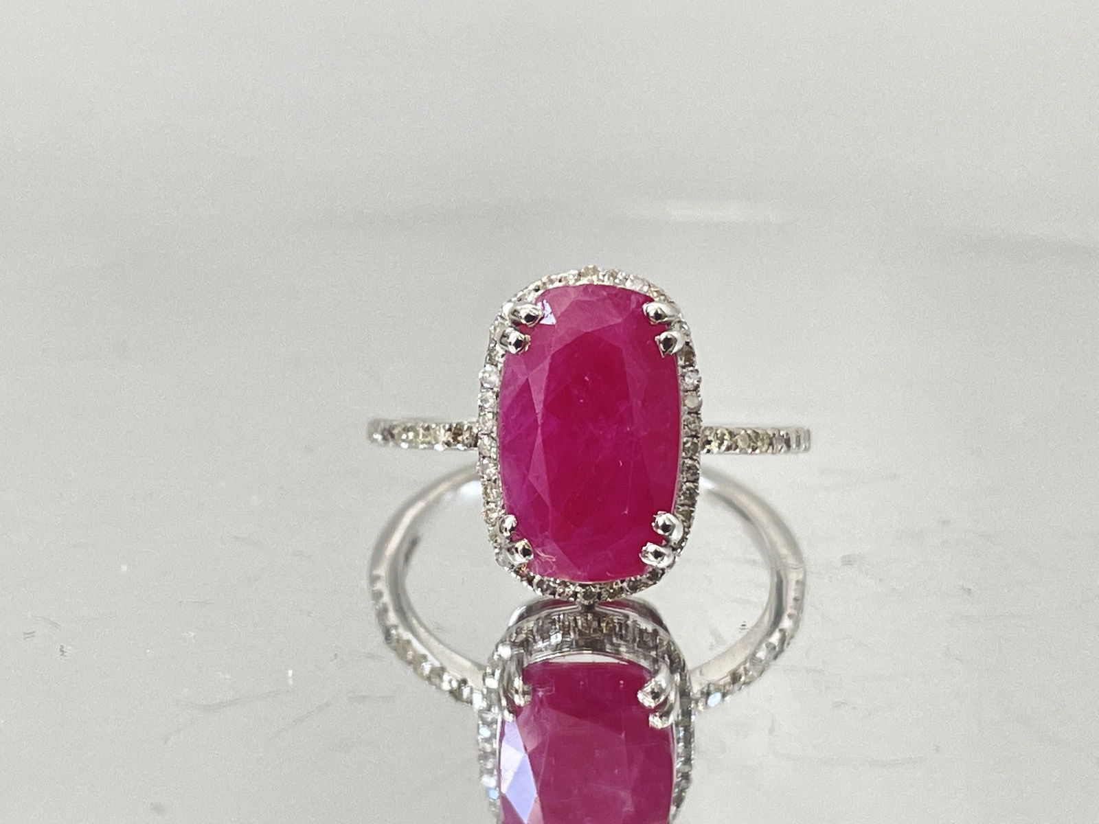 Natural Burma Ruby 4.12 Ct With Natural Diamonds & 18k Gold (1 of 6)
