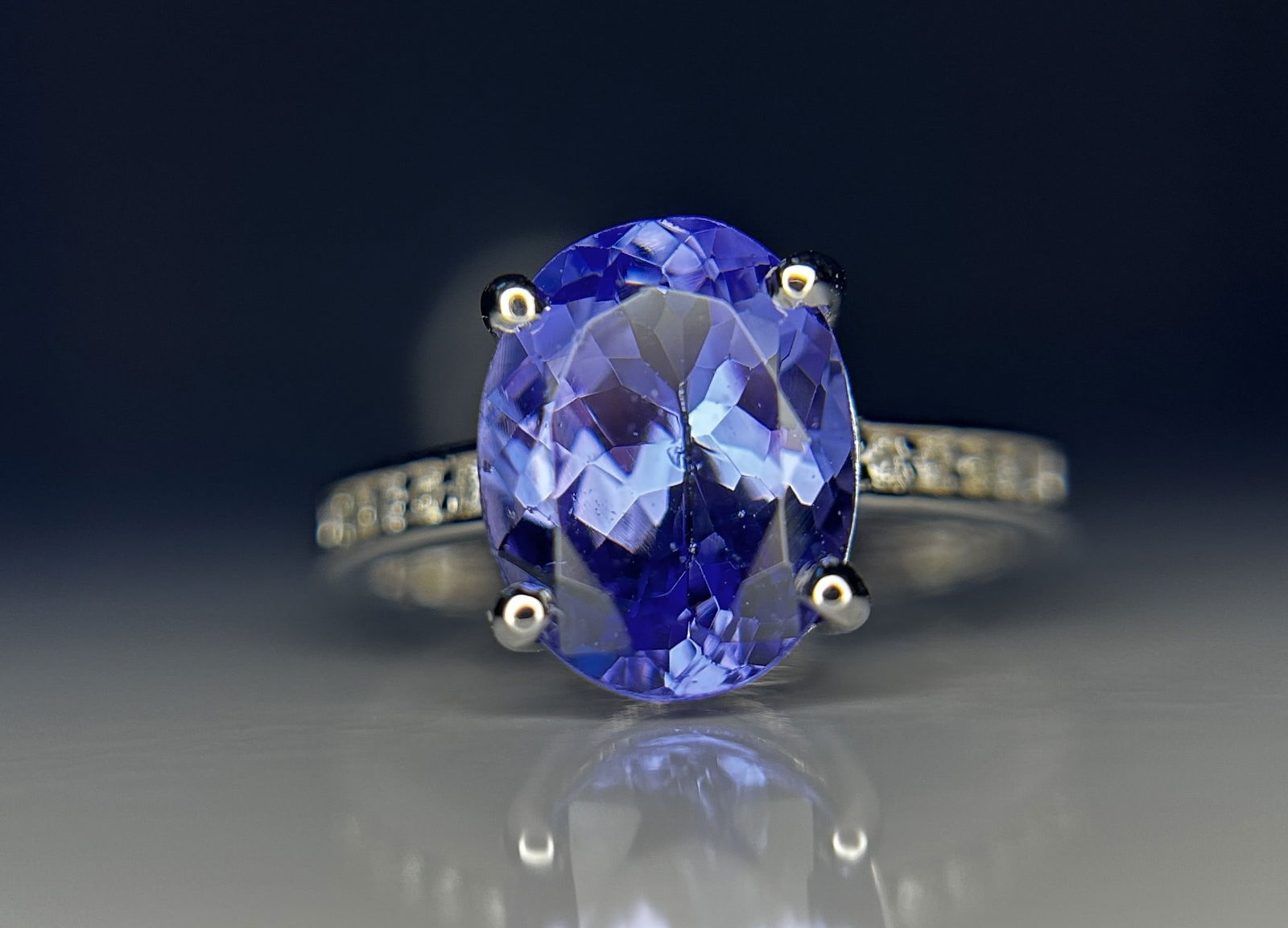 Beautiful 3.41 CT Natural Tanzanite With Natural Diamonds & 18k Gold - 10