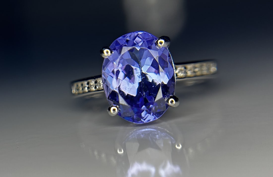 Beautiful 3.41 CT Natural Tanzanite With Natural Diamonds & 18k Gold: Title: Beautiful 3.41 CT Natural Tanzanite With Natural Diamonds & 18k Gold Description: Beautiful 3.41 CT Natural Tanzanite With Natural Diamonds & 18k Gold Descripti