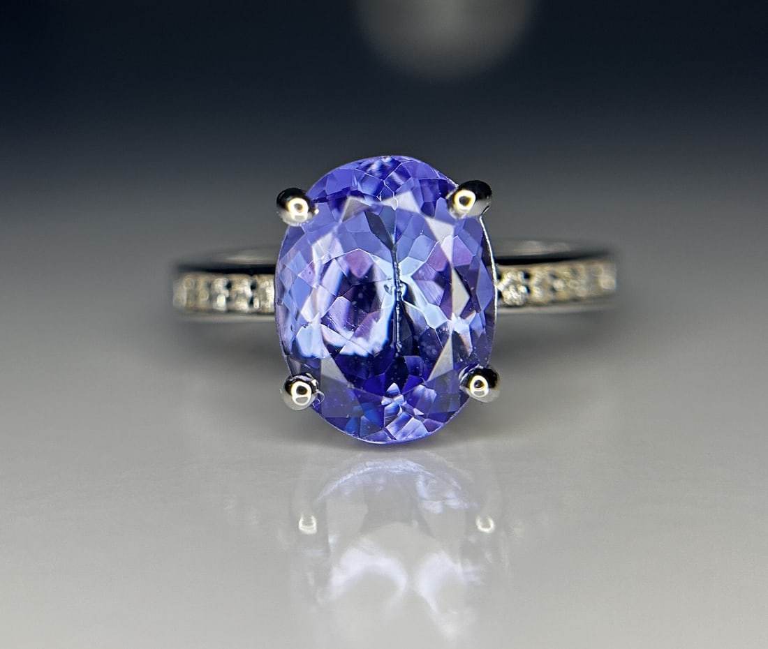 Beautiful 3.41 CT Natural Tanzanite With Natural Diamonds & 18k Gold - 2