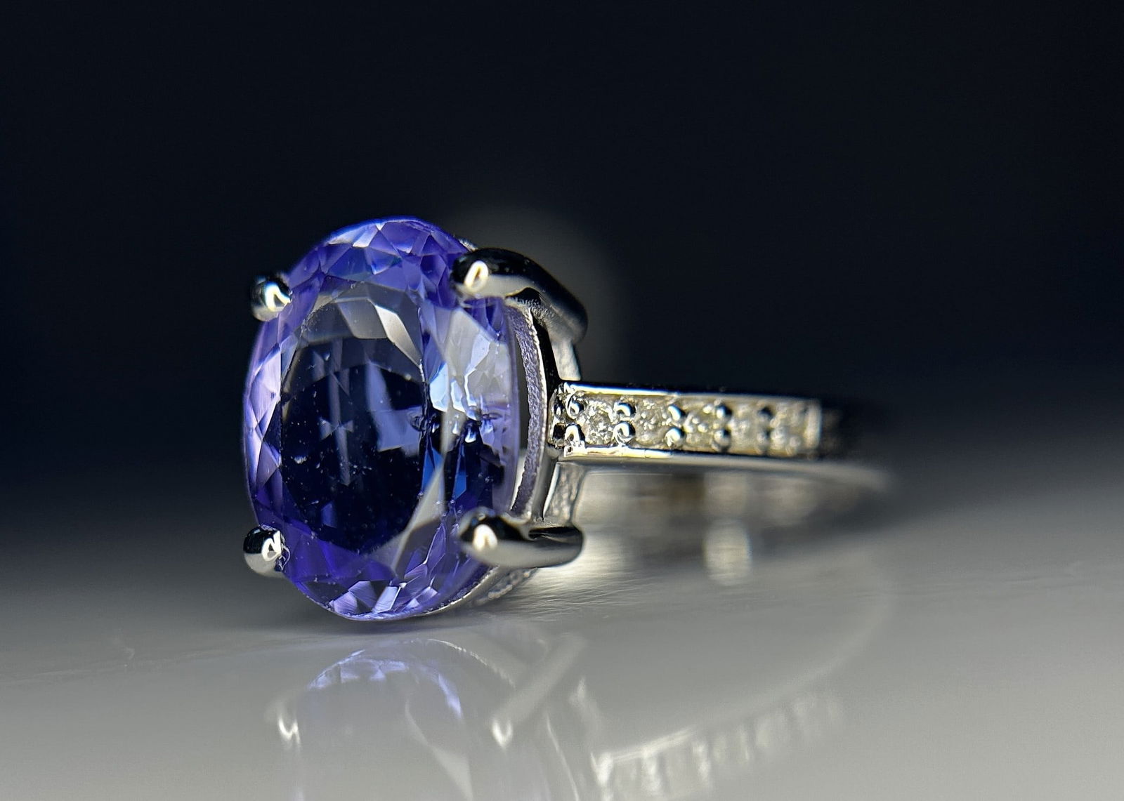 Beautiful 3.41 CT Natural Tanzanite With Natural Diamonds & 18k Gold - 3