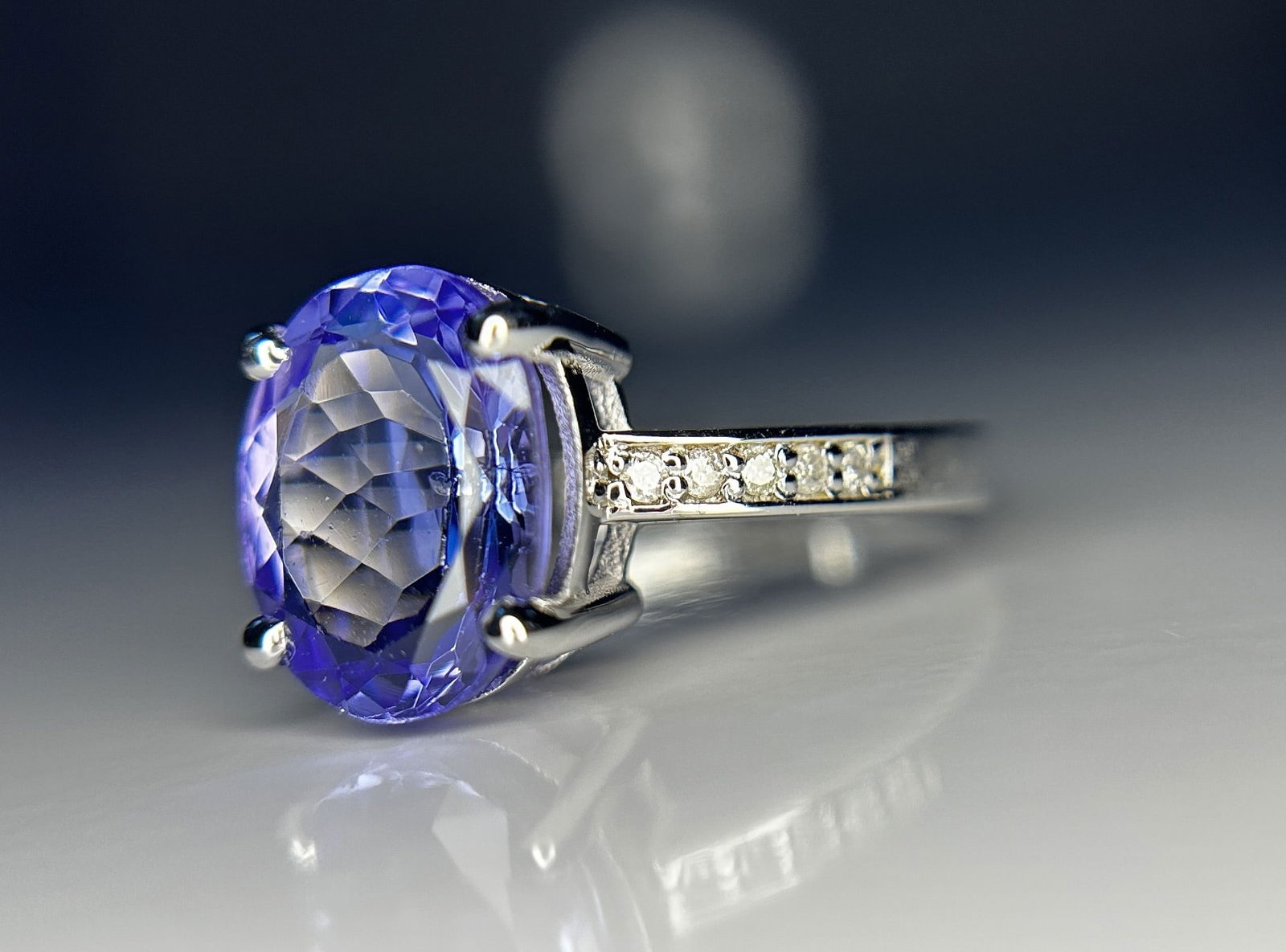 Beautiful 3.41 CT Natural Tanzanite With Natural Diamonds & 18k Gold - 5