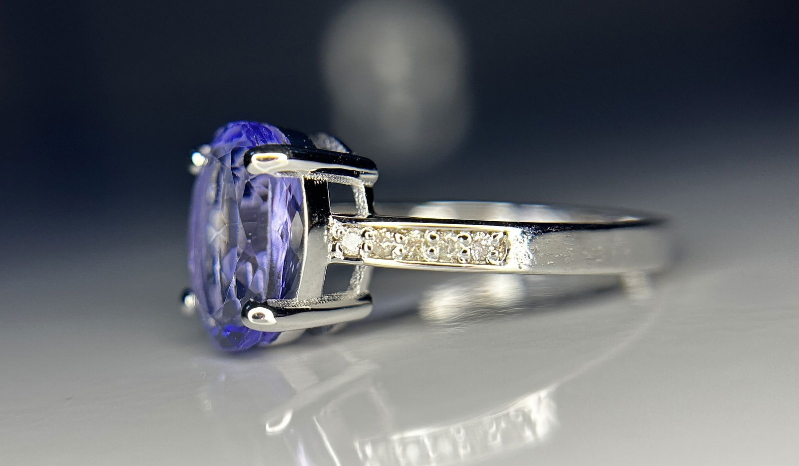 Beautiful 3.41 CT Natural Tanzanite With Natural Diamonds & 18k Gold - 6