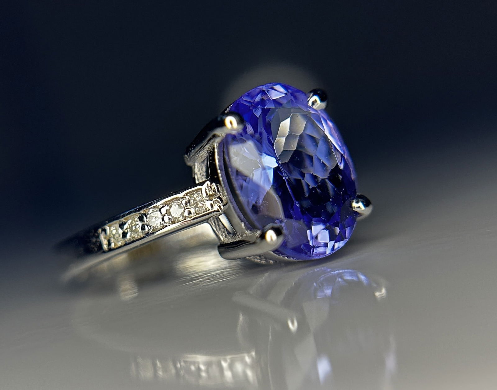 Beautiful 3.41 CT Natural Tanzanite With Natural Diamonds & 18k Gold - 9