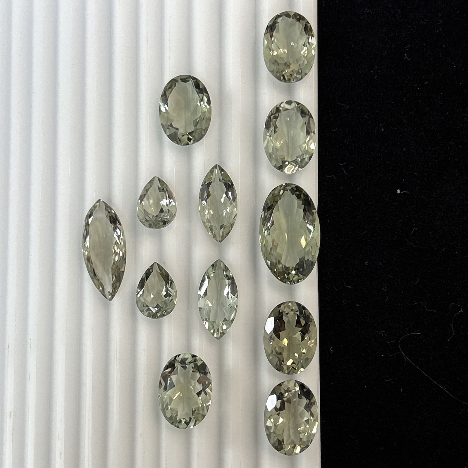121.15ct Green Natural Amethyst: Title: 121.15ct Green Natural Amethyst Description: 121.15ct Green Natural Amethyst Ideal for rings, necklaces, earrings and bracelets AAA quality Lot of l