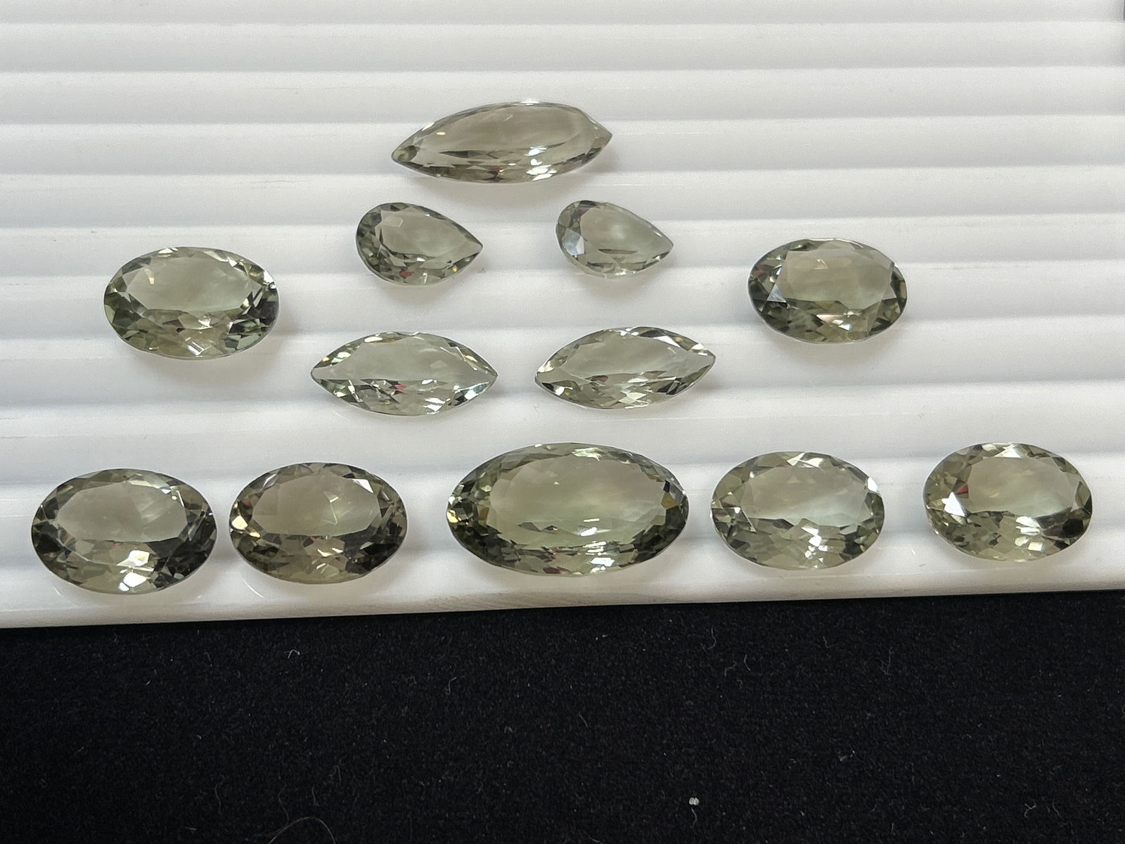 121.15ct Green Natural Amethyst - 3