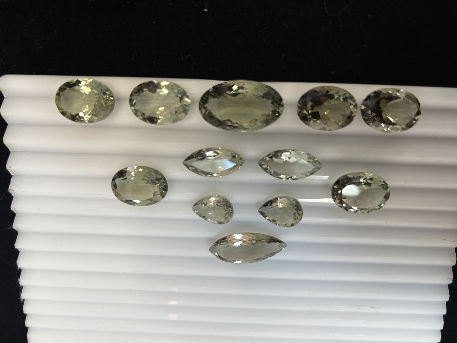 121.15ct Green Natural Amethyst - 6