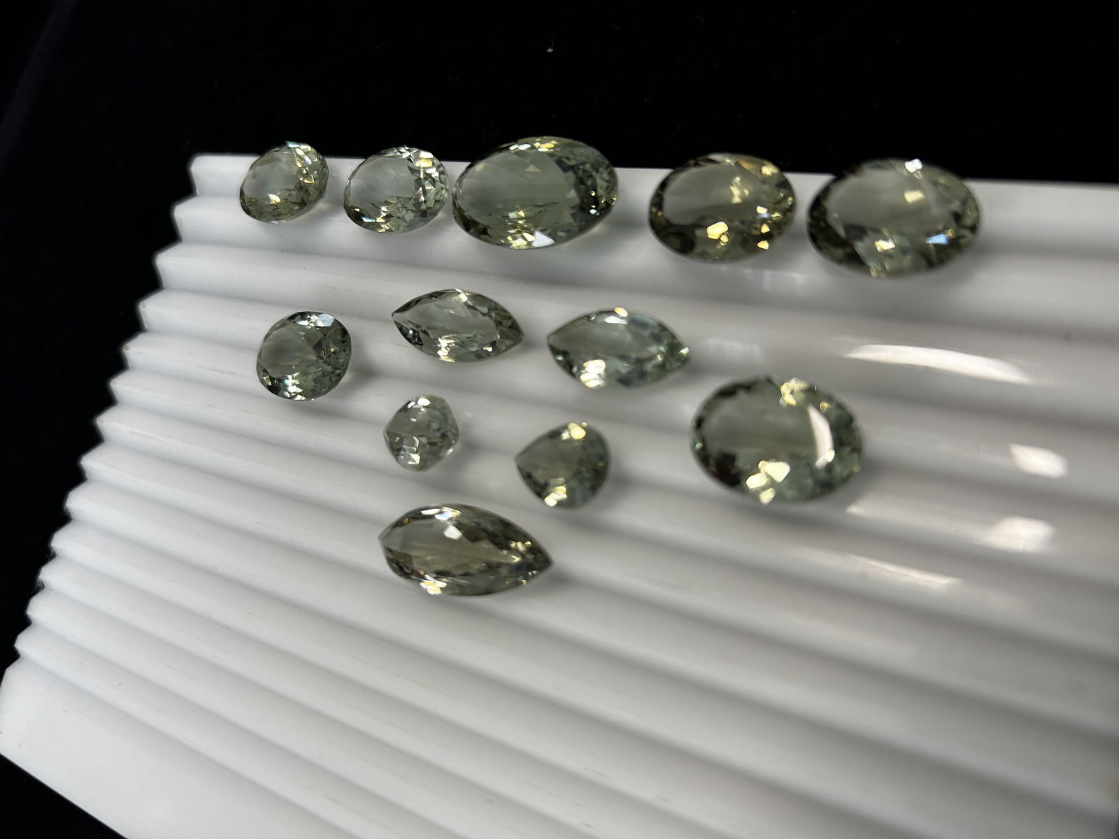 121.15ct Green Natural Amethyst - 7