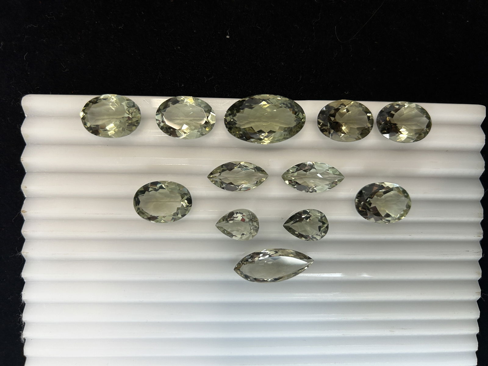 121.15ct Green Natural Amethyst - 8