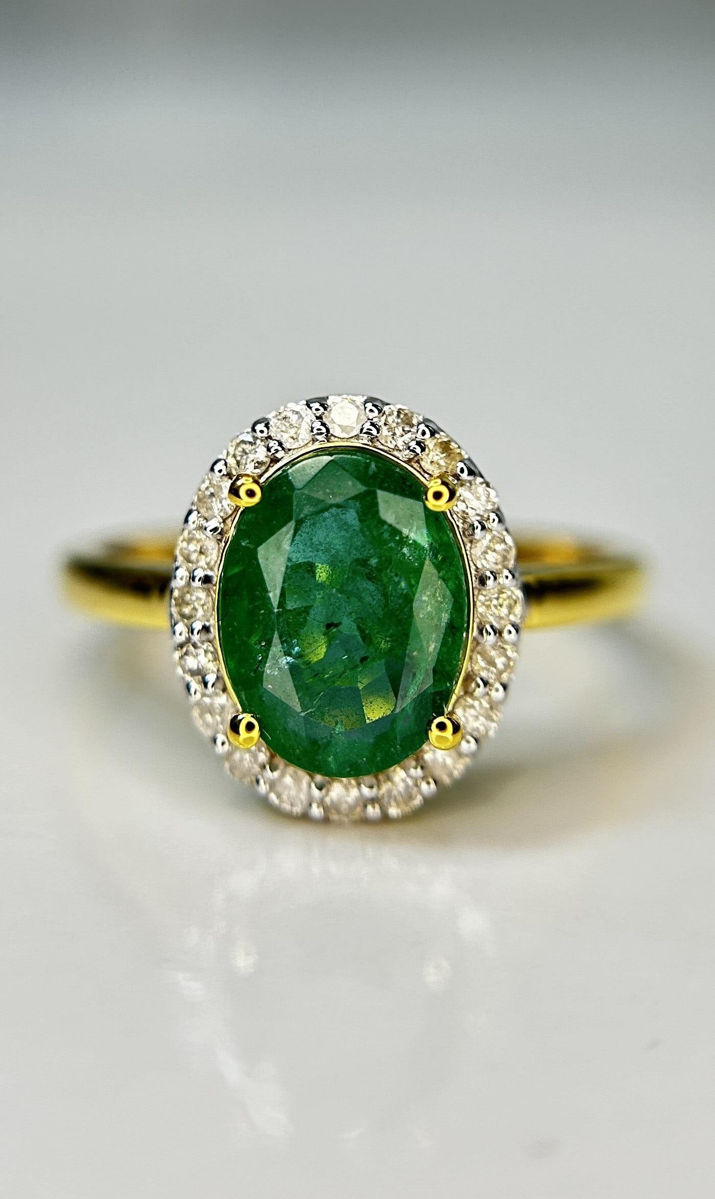 Beautiful Natural Emerald 1.52 CT With Natural Diamonds & 18k Gold - 2
