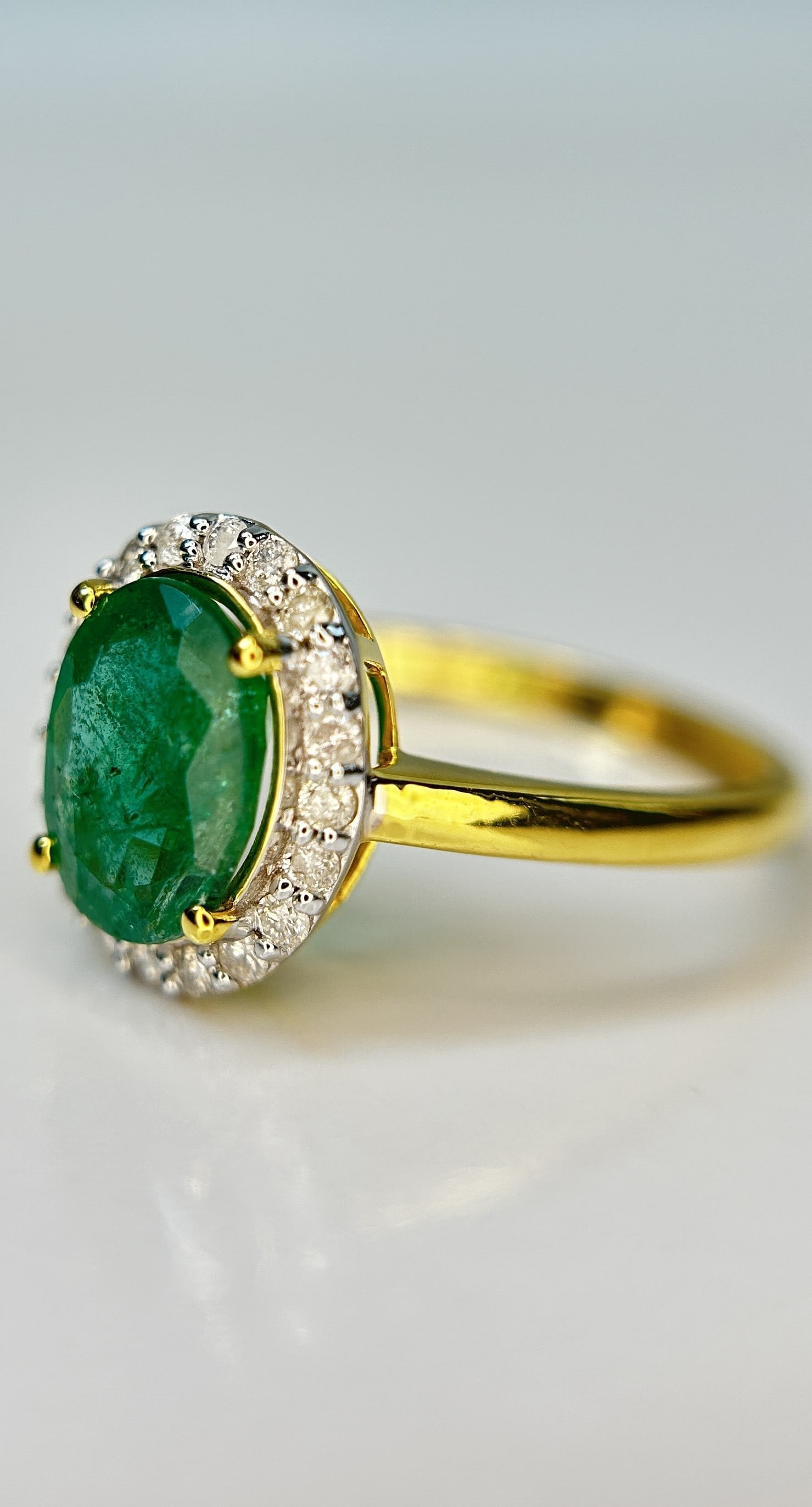 Beautiful Natural Emerald 1.52 CT With Natural Diamonds & 18k Gold - 3