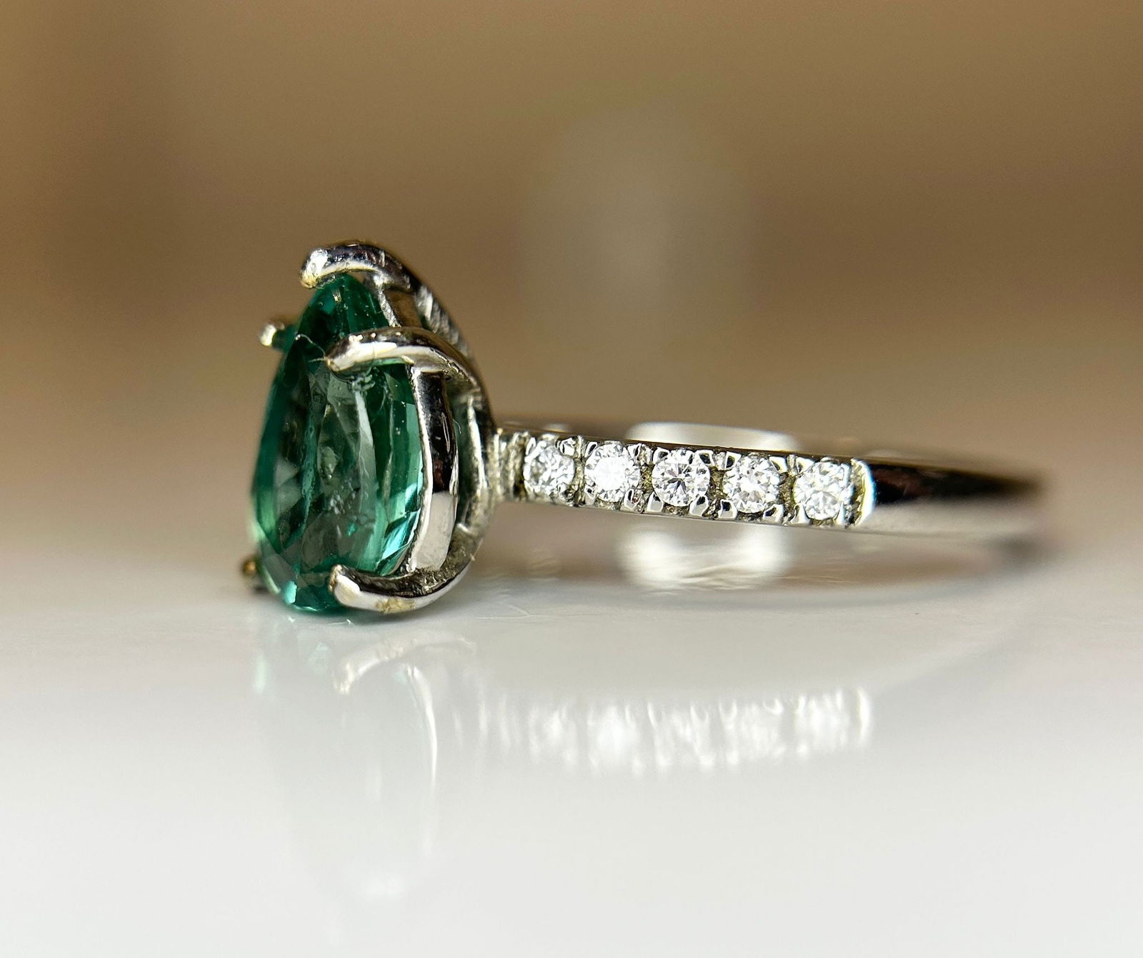 Beautiful Natural Emerald With Natural Diamonds & 18k Gold (1 of 6)