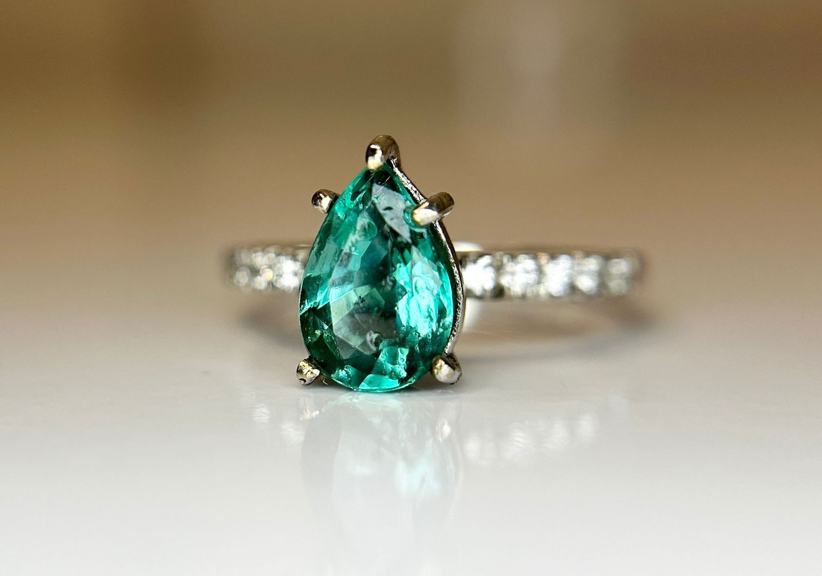 Beautiful Natural Emerald With Natural Diamonds & 18k Gold - 5