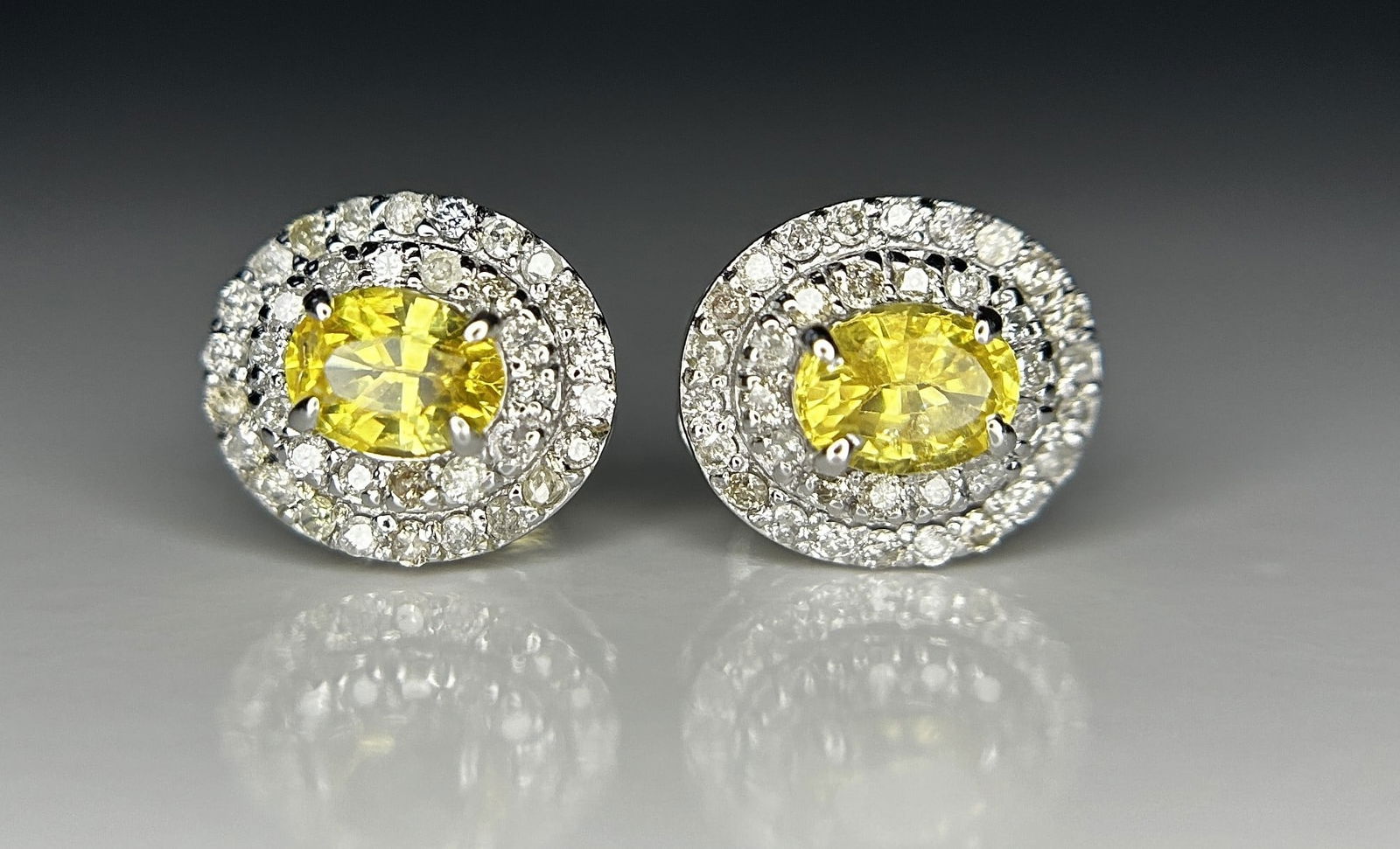 Beautiful 0.92 CT Unheated Ceylon Yellow Sapphire With Natural Diamonds & 18k Gold (1 of 8)