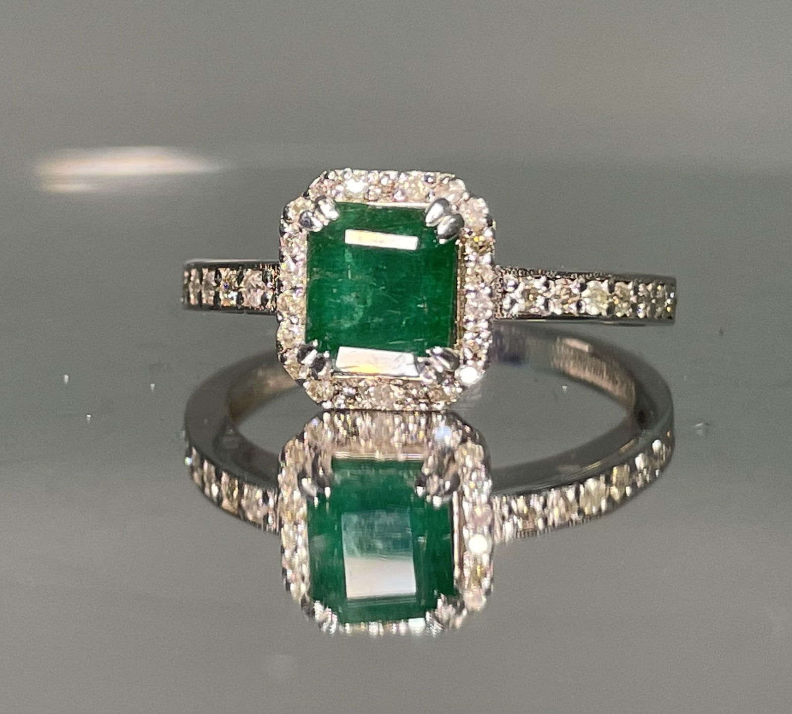 Beautiful Natural Emerald With Natural Diamonds & 18k Gold (1 of 6)