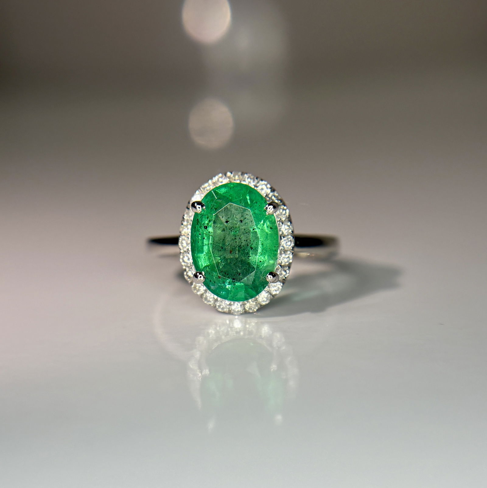 Beautiful 2.70 CT Natural Emerald Ring With Natural Diamonds & Platinum 950: Title: Beautiful 2.70 CT Natural Emerald Ring With Natural Diamonds & Platinum 950 Description: Beautiful 2.70 CT Natural Emerald Ring With Natural Diamonds & Platinum 950