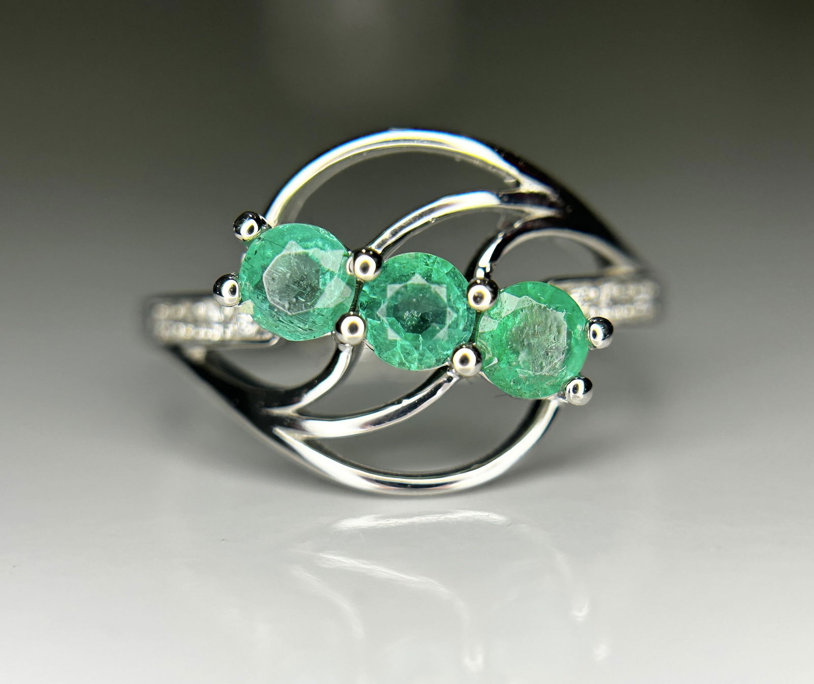 Beautiful 0.61Ct Natural Emerald Ring With Natural Diamonds & Platinum 950 (1 of 9)