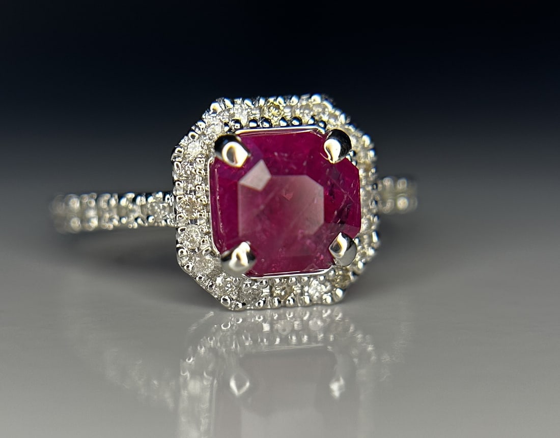 Beautiful 2.11 CT Unheated Old Burma Ruby With Natural Diamonds & 18k Gold - 3