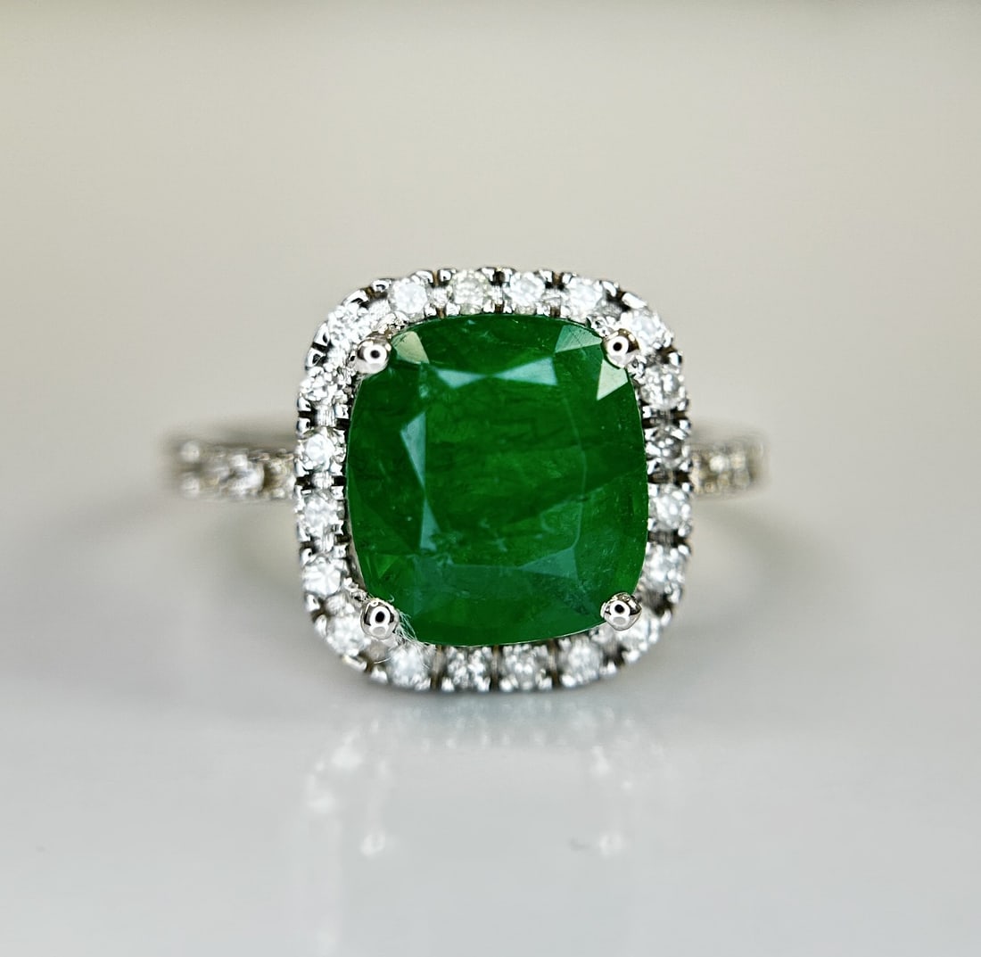 Beautiful Natural 2.81ct Emerald With Natural Diamonds & 18k Gold - 10