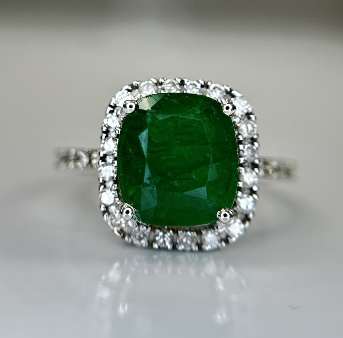 Beautiful Natural 2.81ct Emerald With Natural Diamonds & 18k Gold - 11