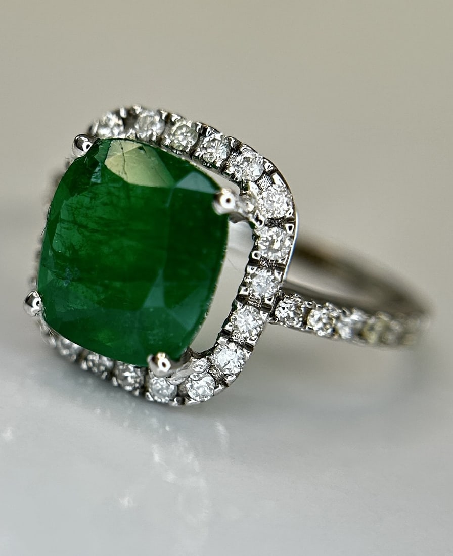 Beautiful Natural 2.81ct Emerald With Natural Diamonds & 18k Gold - 2
