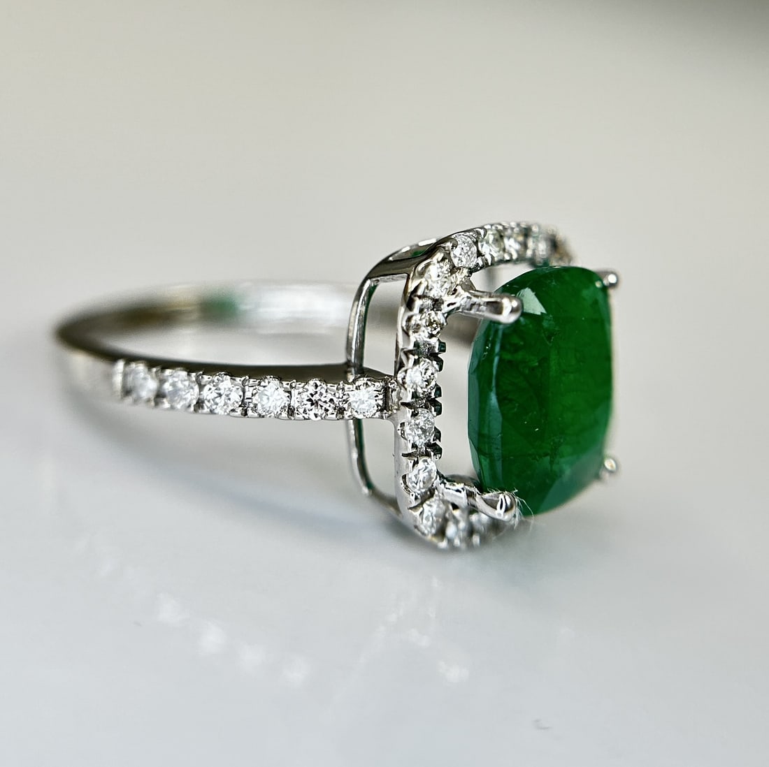 Beautiful Natural 2.81ct Emerald With Natural Diamonds & 18k Gold - 9