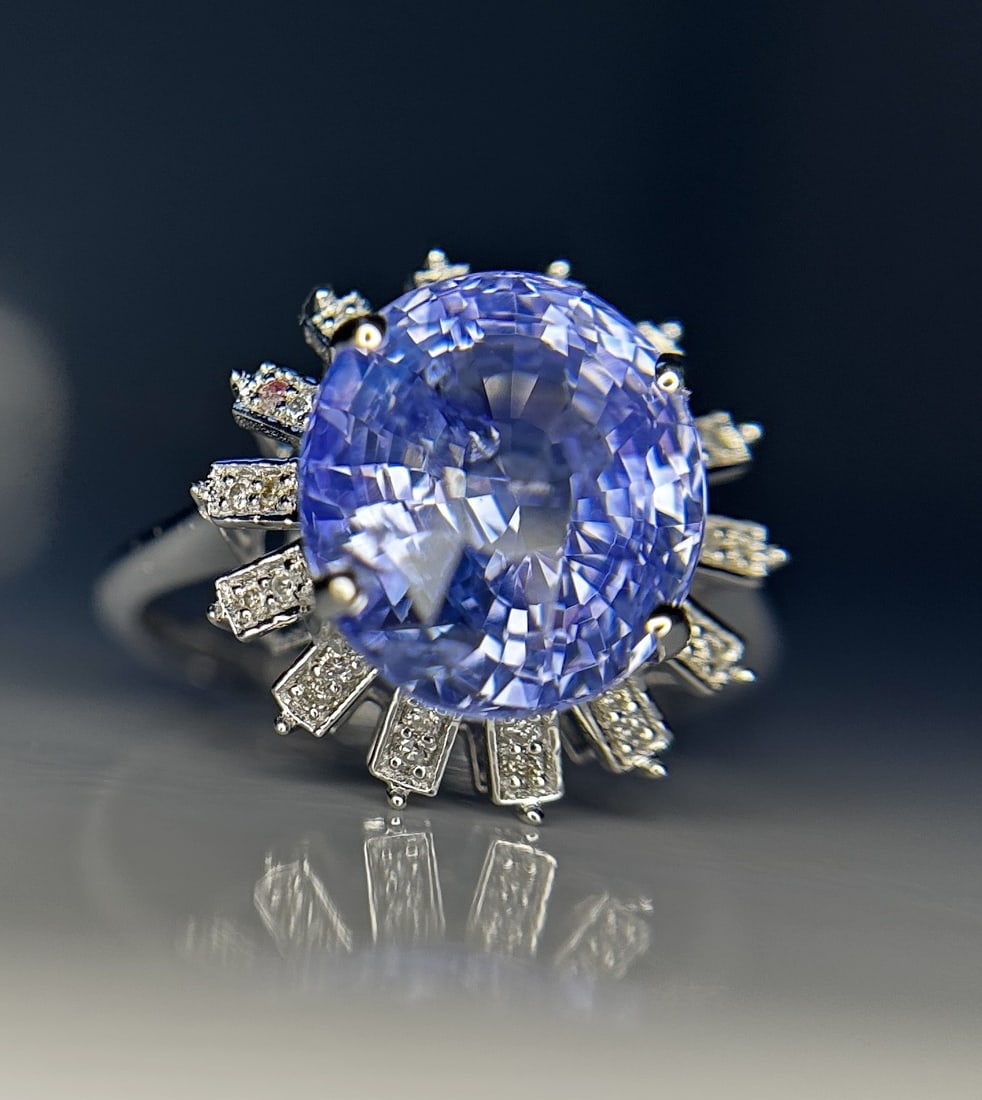 Beautiful 7.90CT Unheated Ceylon Blue Sapphire With Natural Diamonds & 18k Gold: Title: Beautiful 7.90CT Unheated Ceylon Blue Sapphire With Natural Diamonds & 18k Gold Description: Beautiful 7.90CT Unheated Ceylon Blue Sapphire With Natural Diamonds & 18k