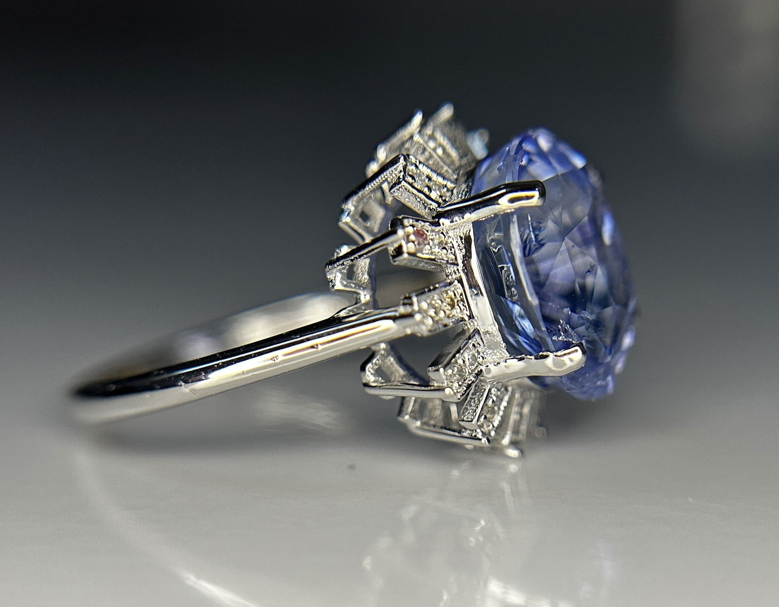 Beautiful 7.90CT Unheated Ceylon Blue Sapphire With Natural Diamonds & 18k Gold - 5