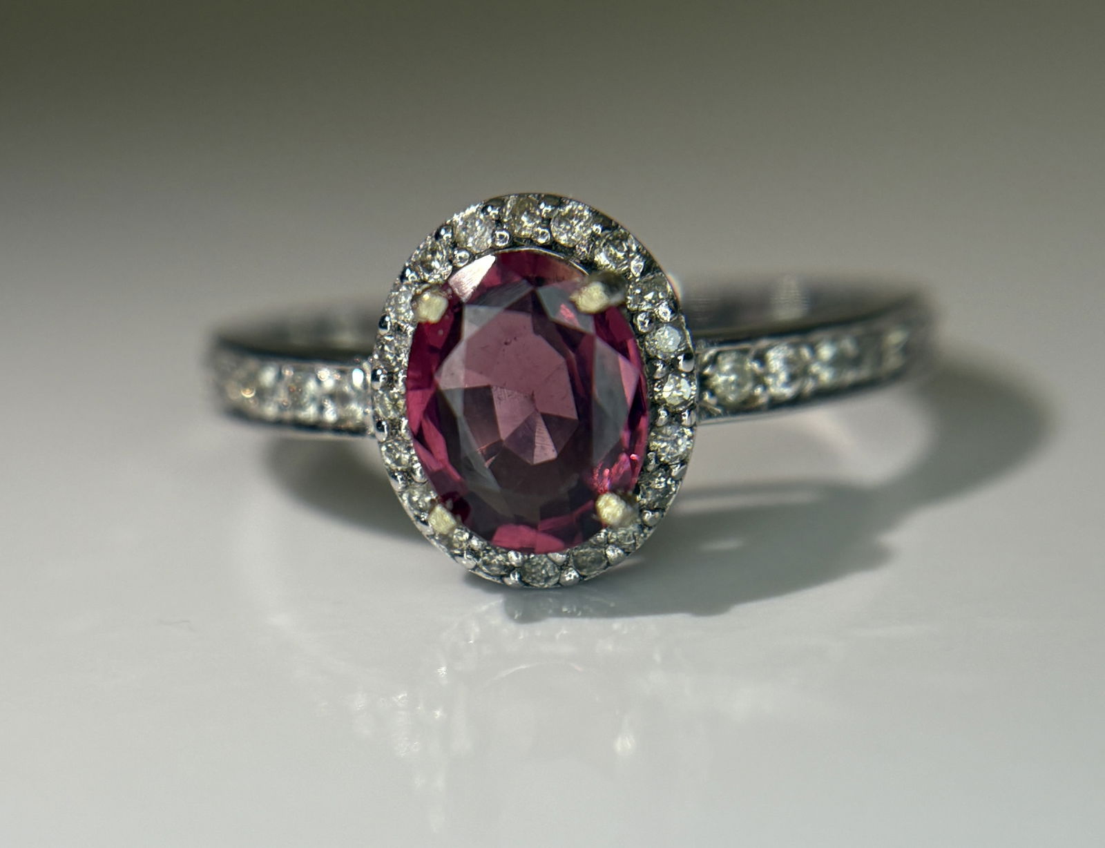 Beautiful Natural 1.00 Ct Spinel Ring With Diamonds and 18k Gold - 10