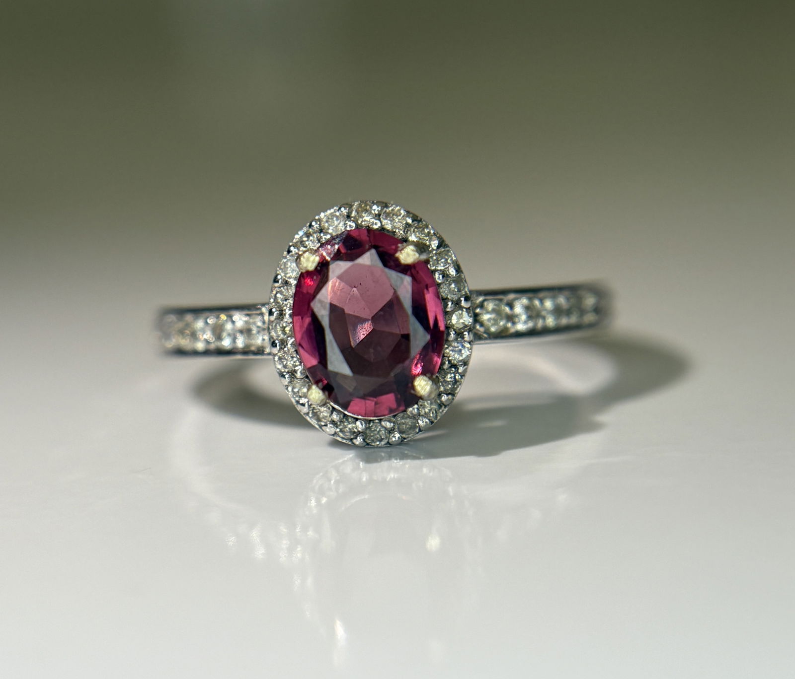 Beautiful Natural 1.00 Ct Spinel Ring With Diamonds and 18k Gold - 11