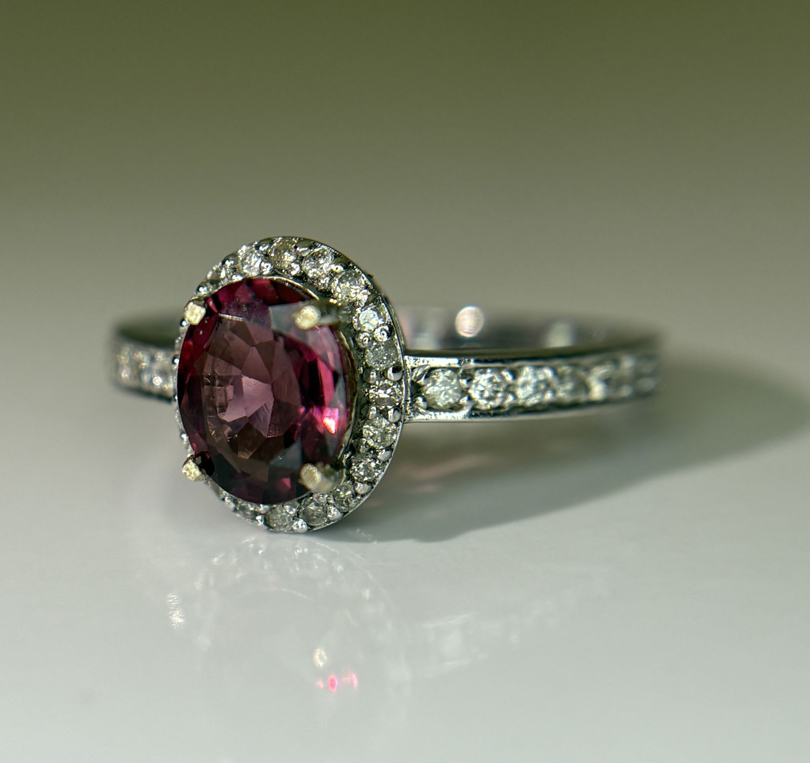 Beautiful Natural 1.00 Ct Spinel Ring With Diamonds and 18k Gold - 7