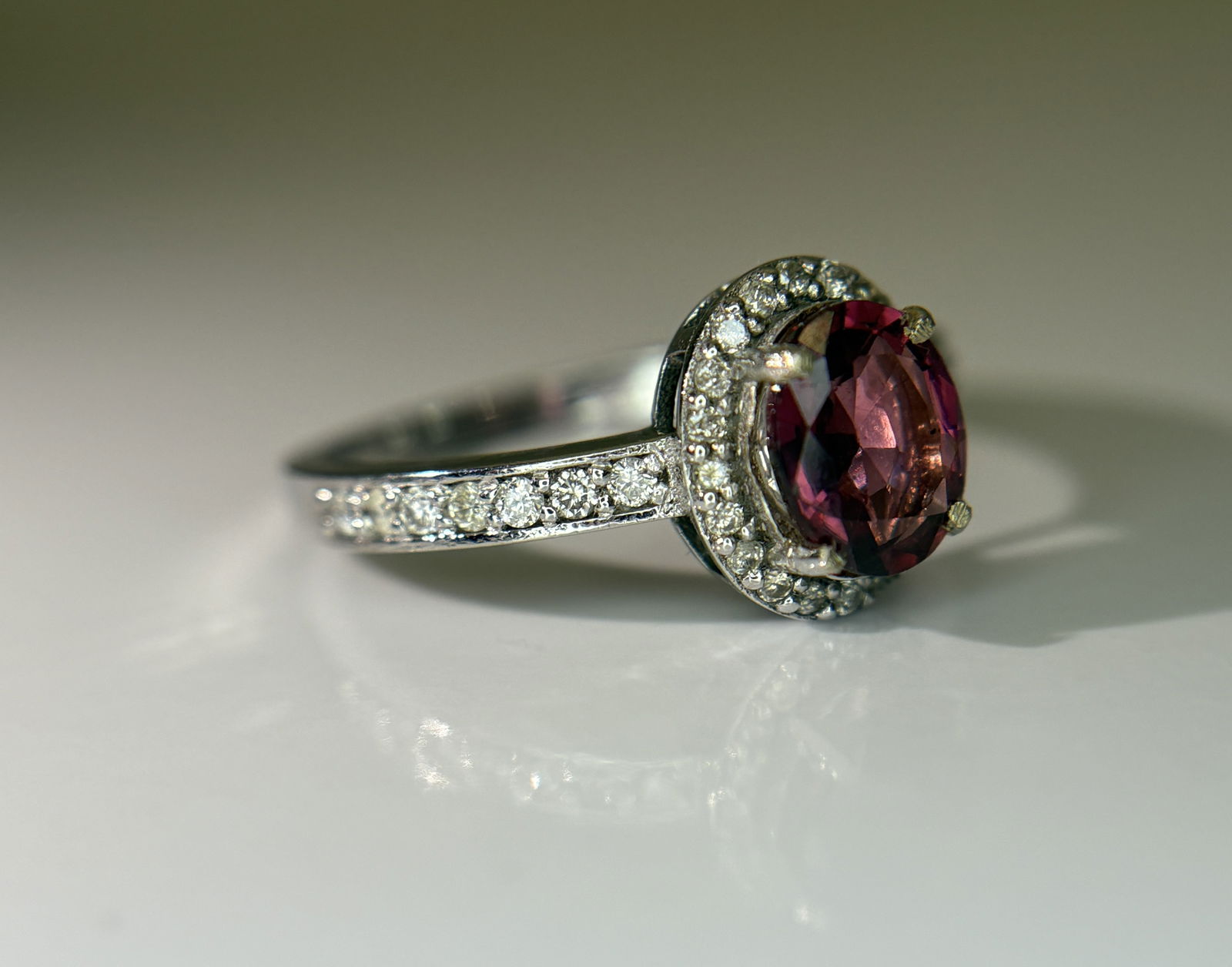 Beautiful Natural 1.00 Ct Spinel Ring With Diamonds and 18k Gold - 9
