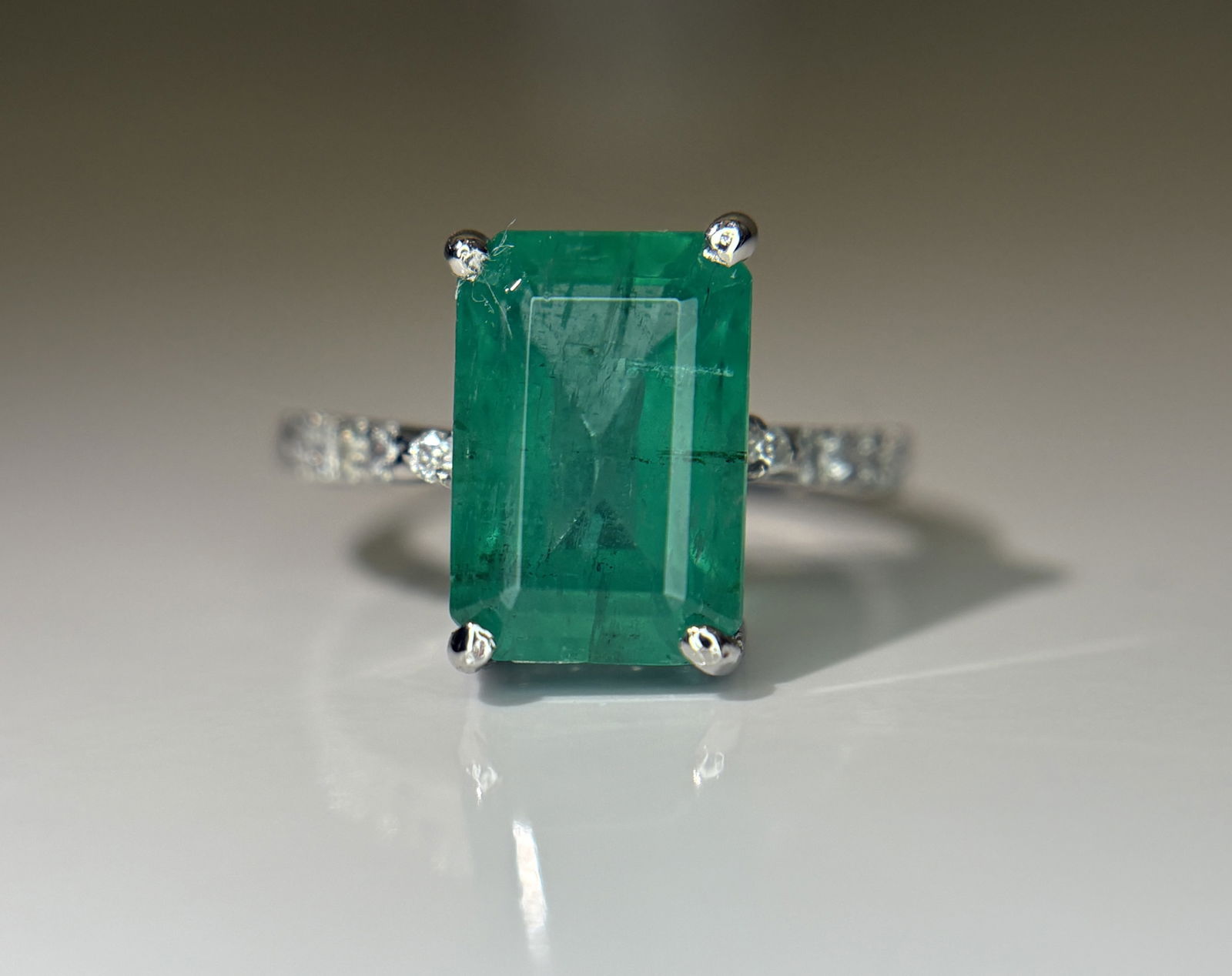 Beautiful 4.00 CT Natural Emerald Ring With Natural Diamonds & Platinum 950 (1 of 11)